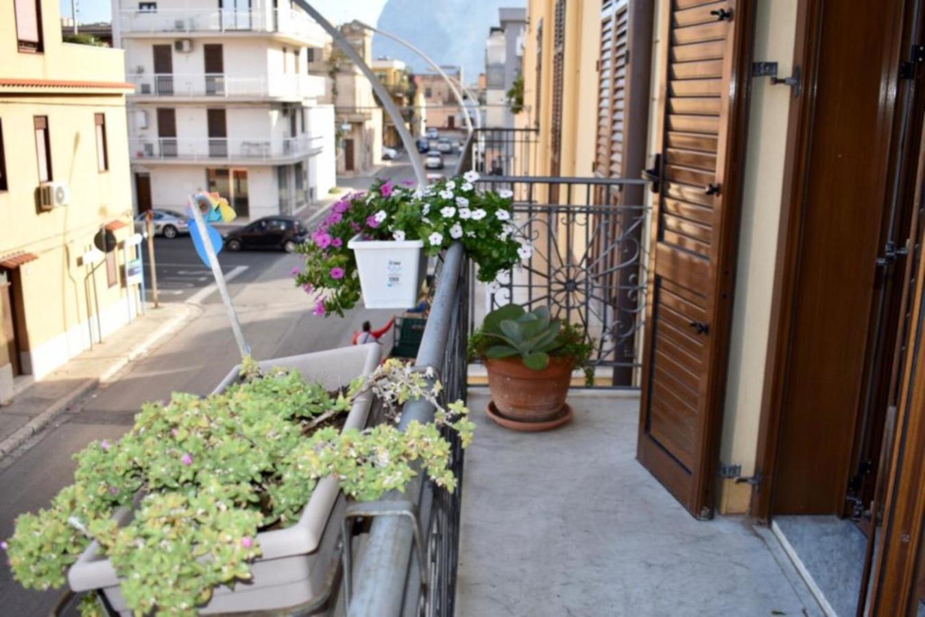 Deluxe Double Room with Balcony - Photo 2