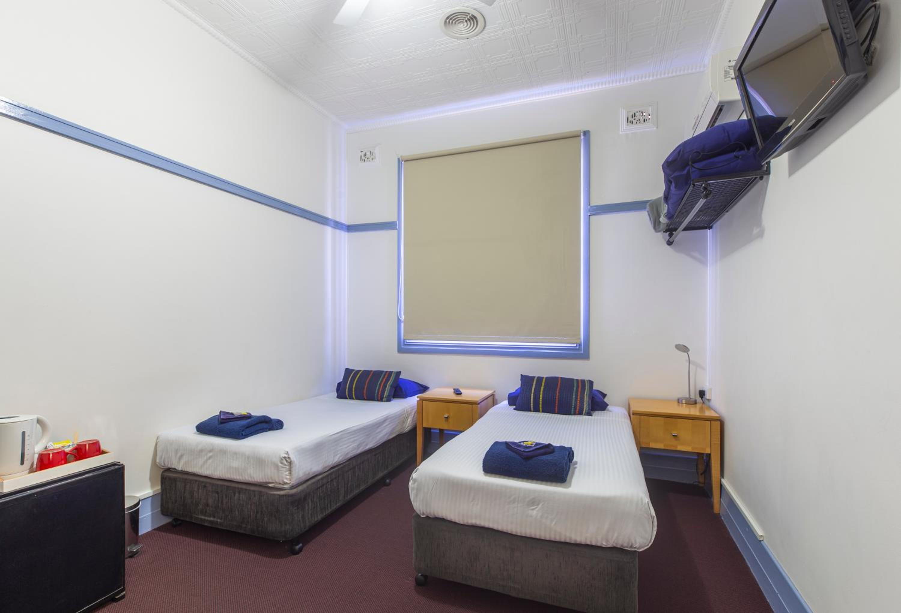Twin Room with Shared Bathroom photo 2