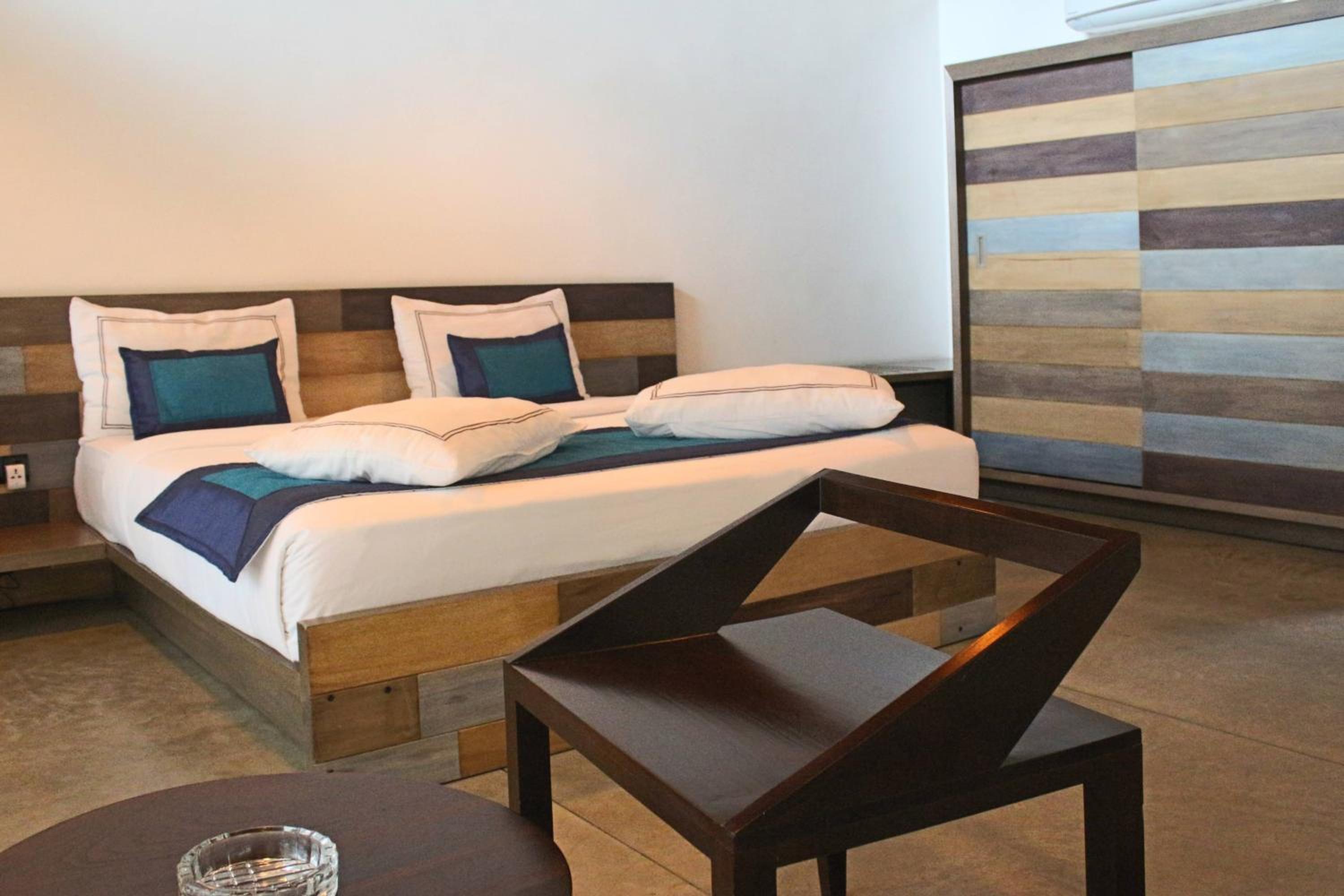 Super Deluxe Room with Lake View and Early check-in/Late check-out on availability + Free Pick up and drop to the Railway Station and Kandy Bus Stand  photo 3
