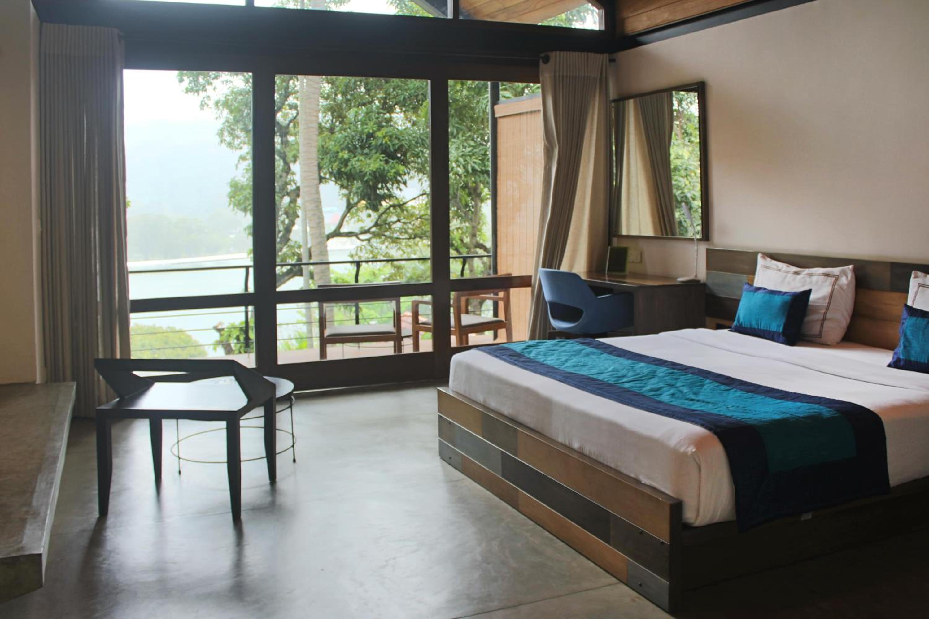 Super Deluxe Room with Lake View and Early check-in/Late check-out on availability + Free Pick up and drop to the Railway Station and Kandy Bus Stand  photo 2