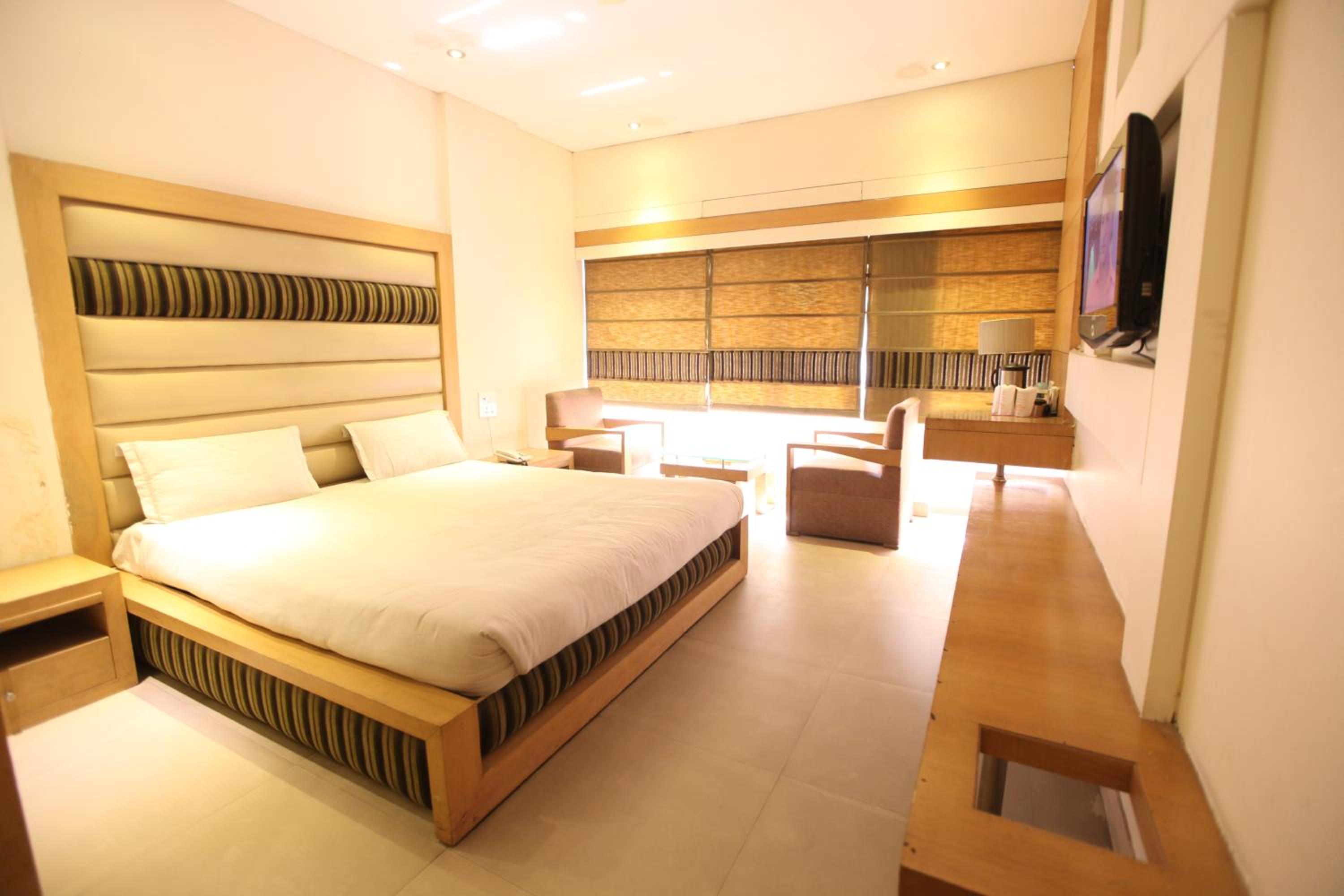 Superior Double or Twin Room with City View photo 1
