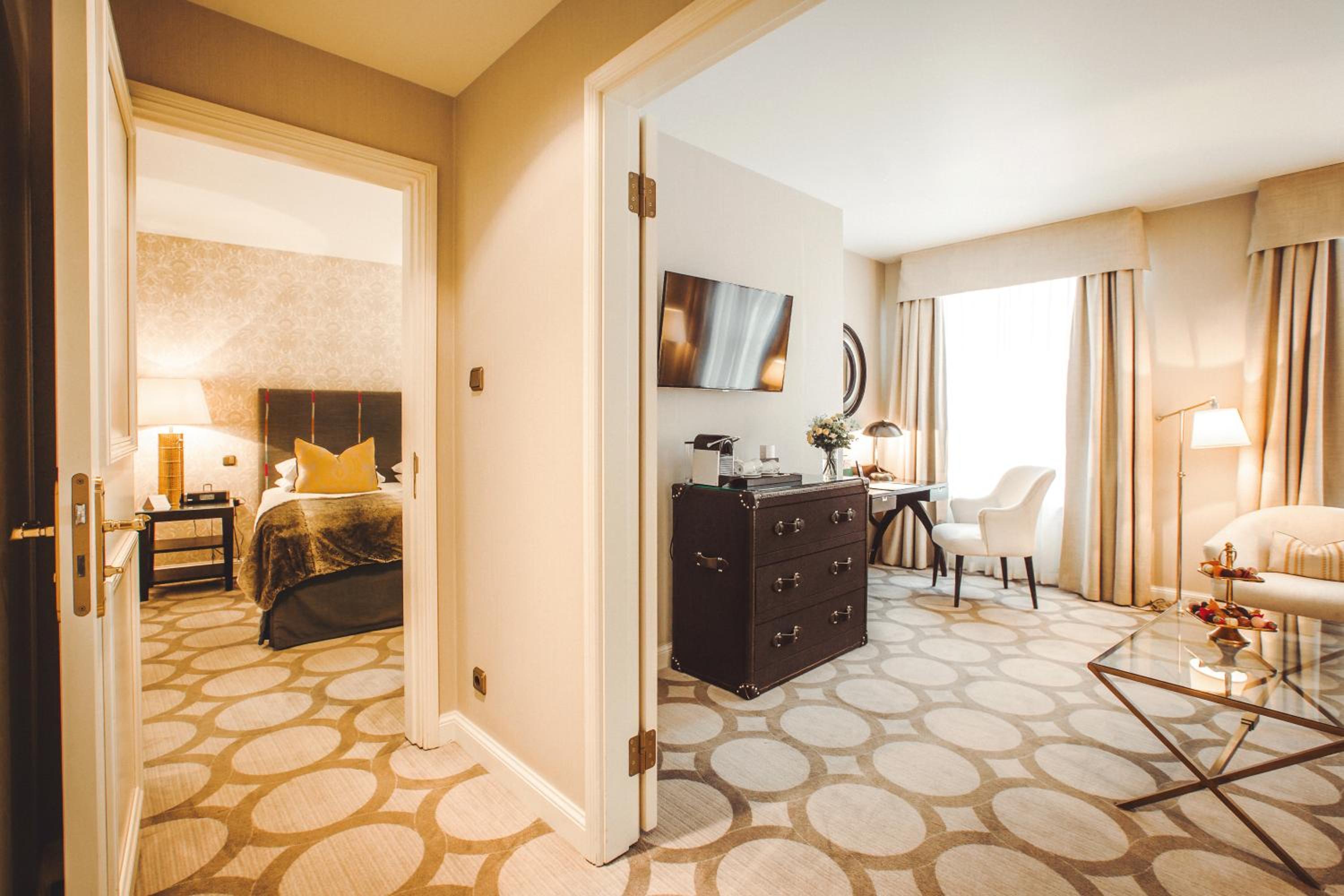 Deluxe Suite King - Photo 3
