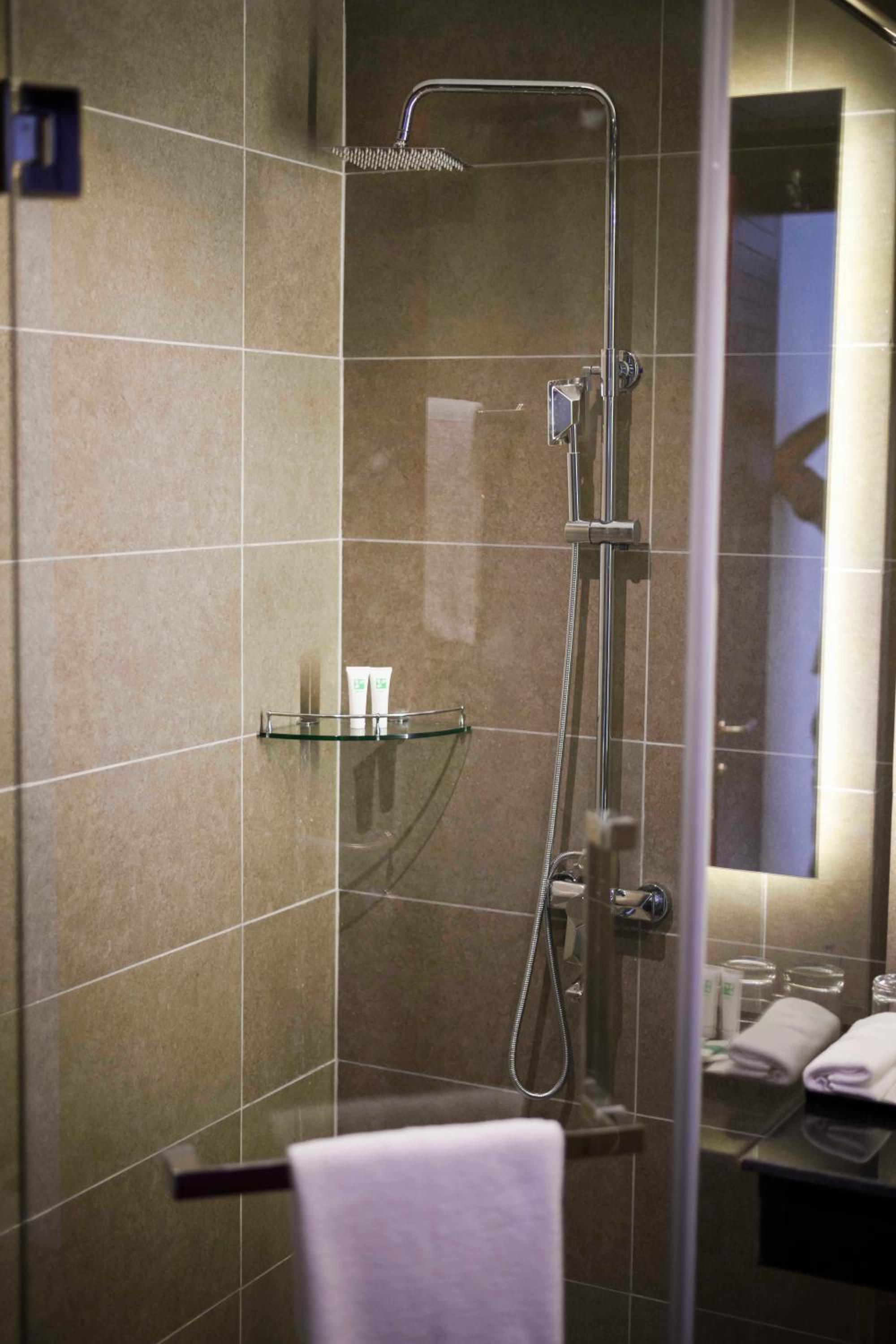 Three-Bedroom Suite - Photo 14
