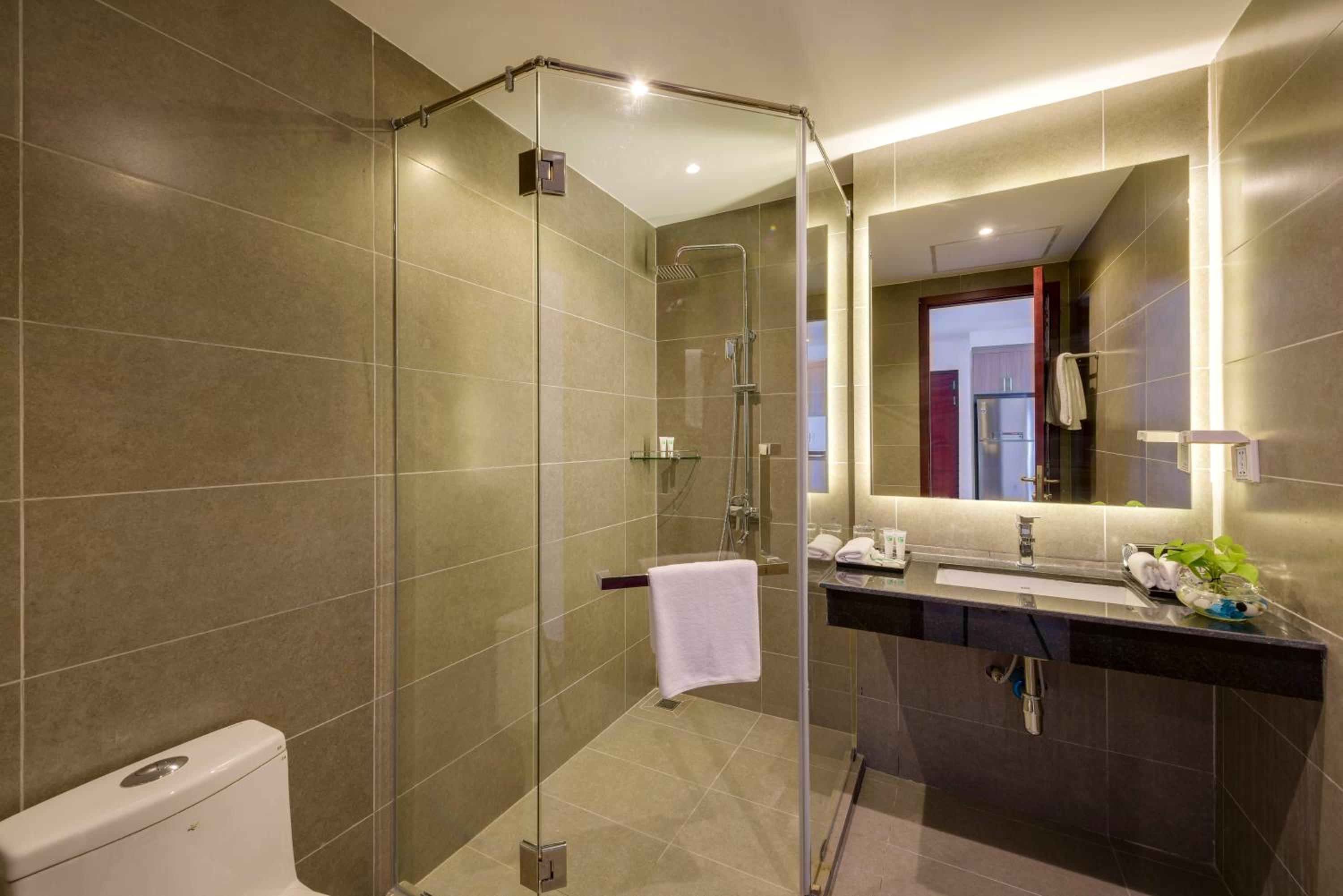 Three-Bedroom Suite - Photo 15
