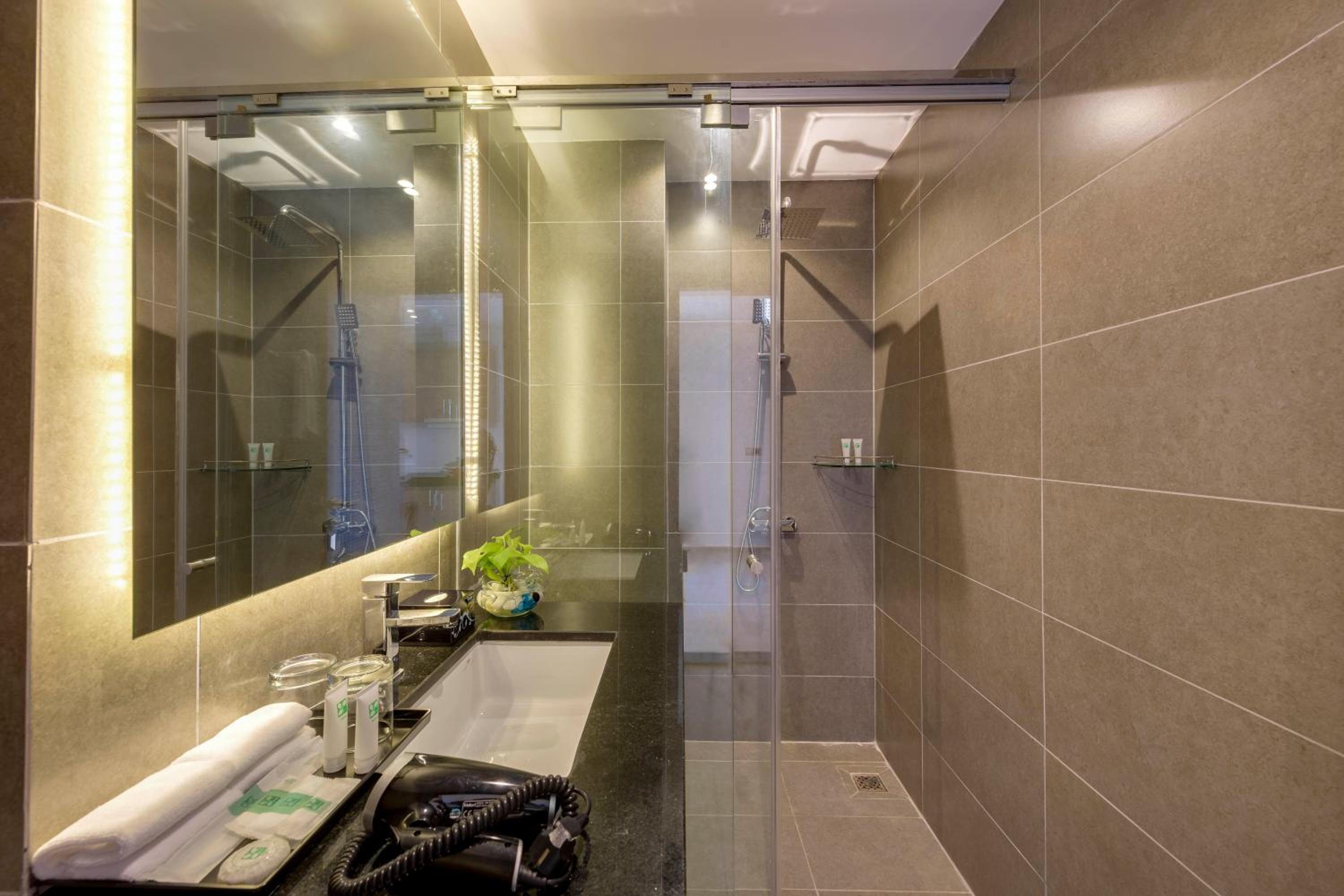 Three-Bedroom Suite - Photo 16