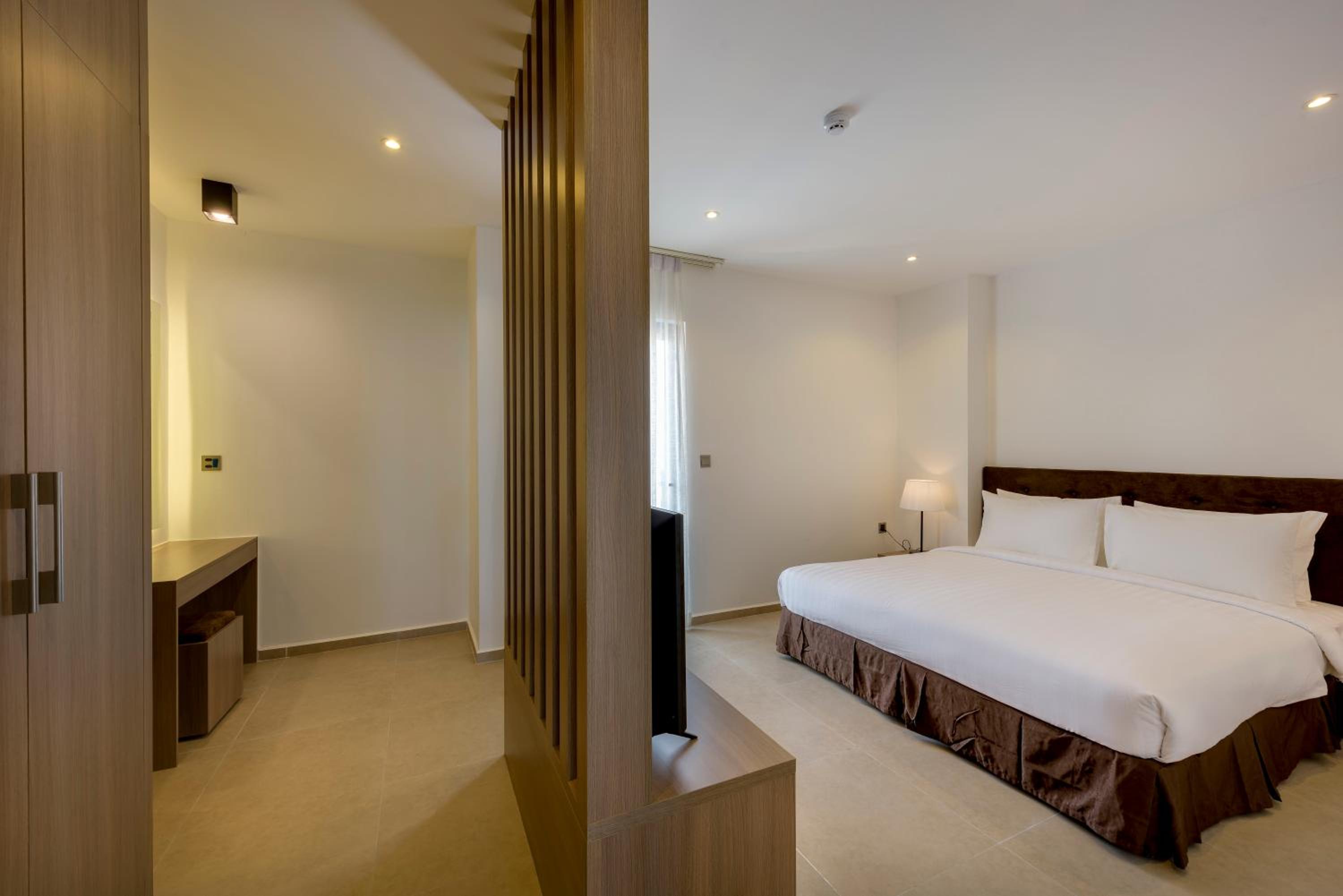 Three-Bedroom Suite - Photo 7