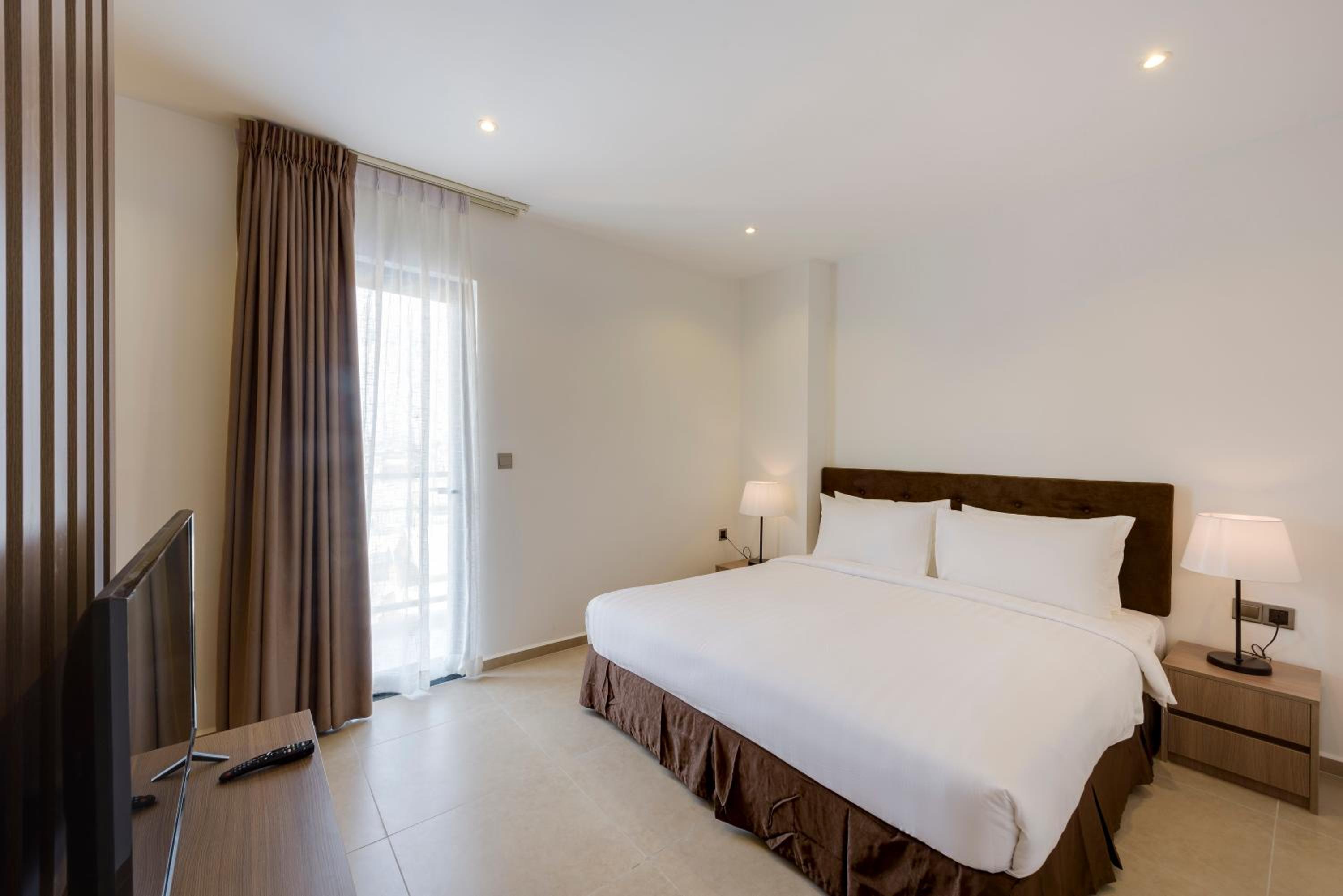 Three-Bedroom Suite - Photo 8