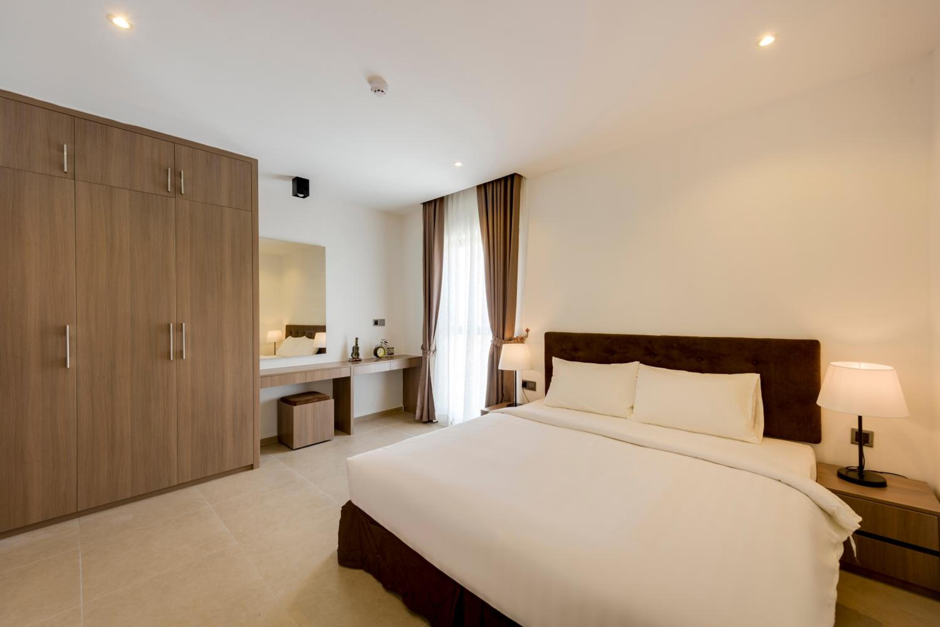 Three-Bedroom Suite - Photo 6