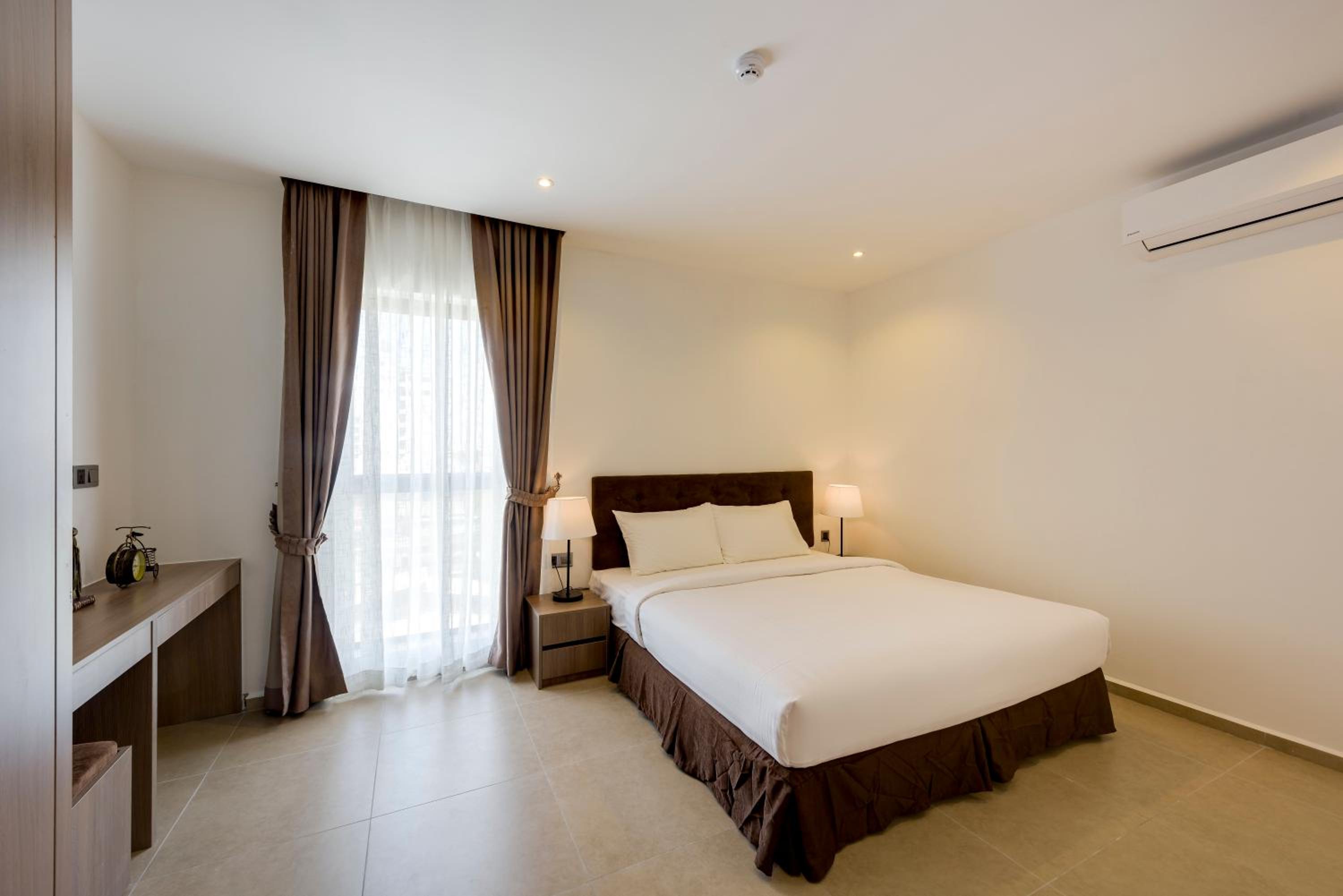Three-Bedroom Suite - Photo 9