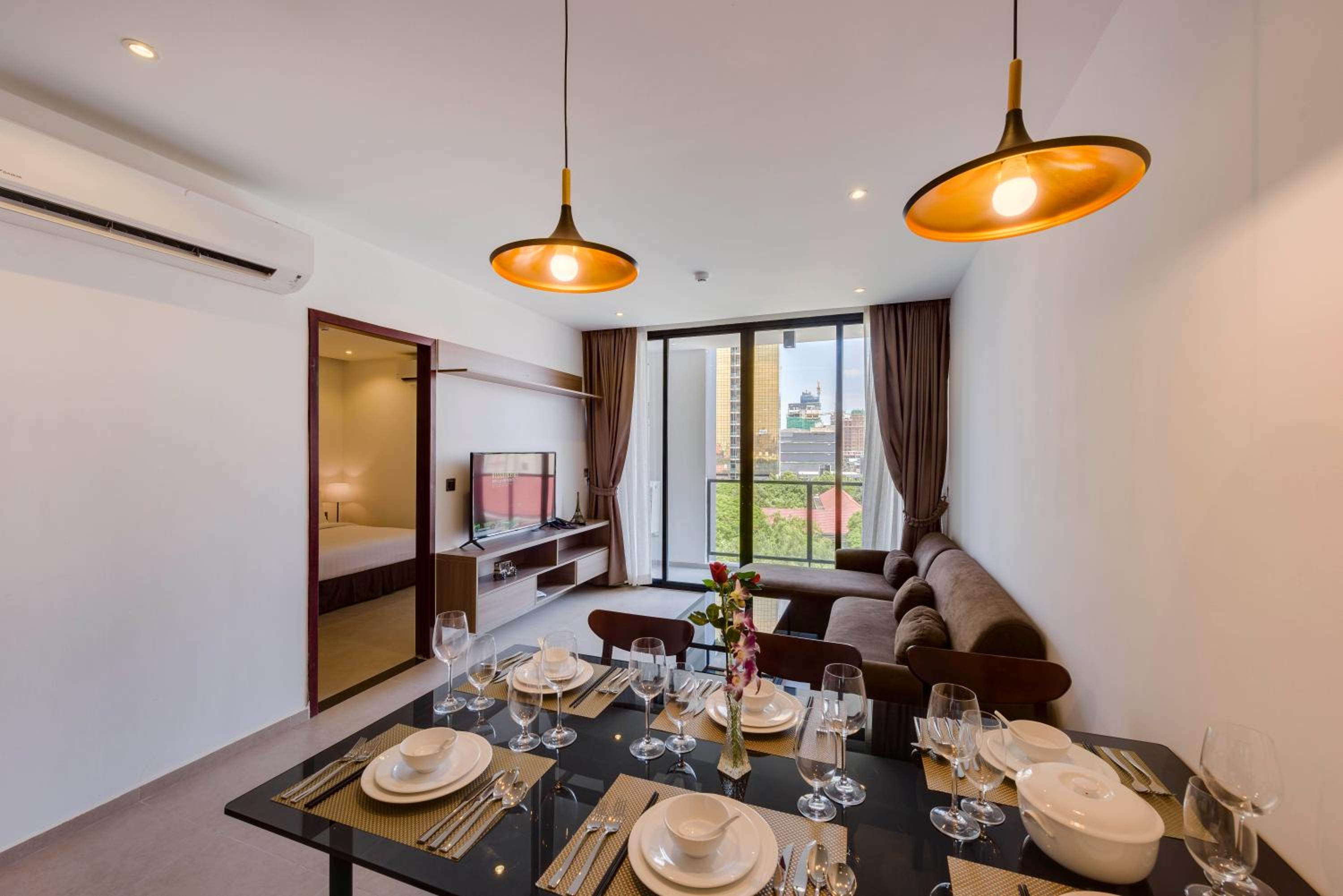 Three-Bedroom Suite - Photo 3