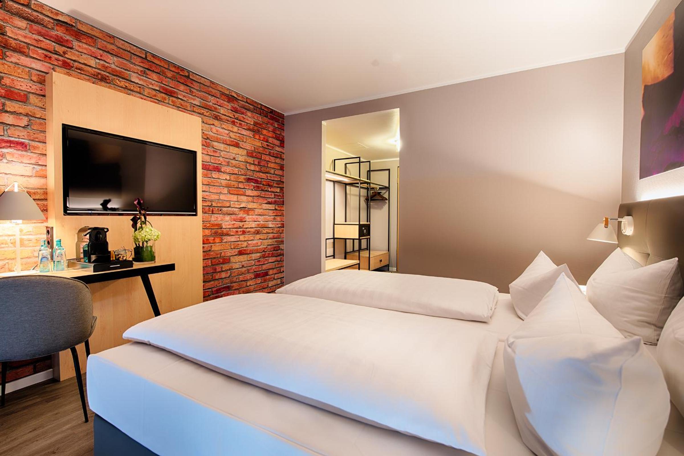 Style Double Room thumbnail 5