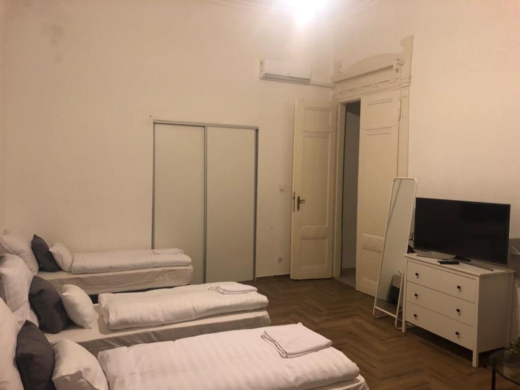 Two-Bedroom Apartment - Photo 5