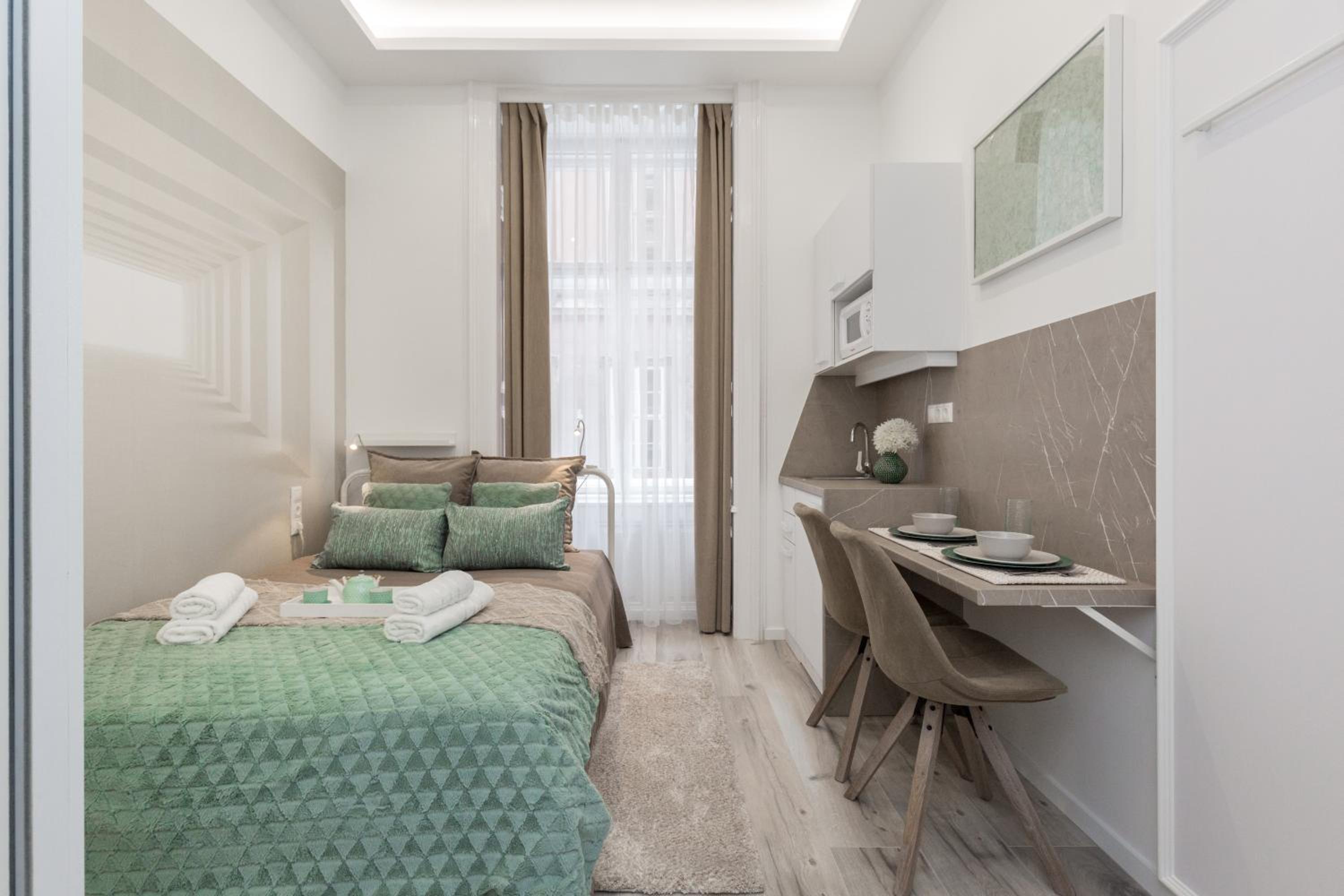 Standard Twin Room - Photo 9