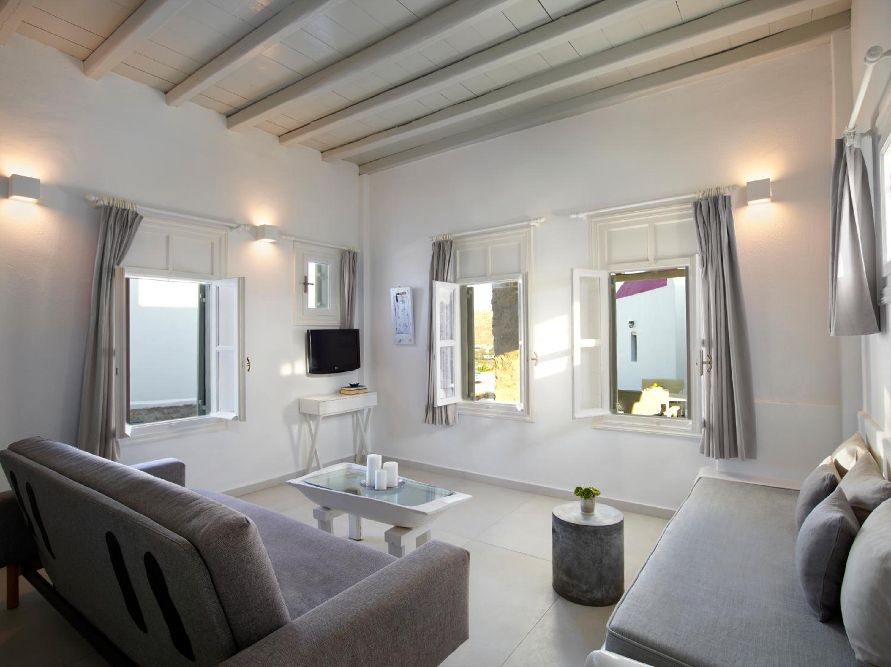 Eclectic One Bedroom House Sea View