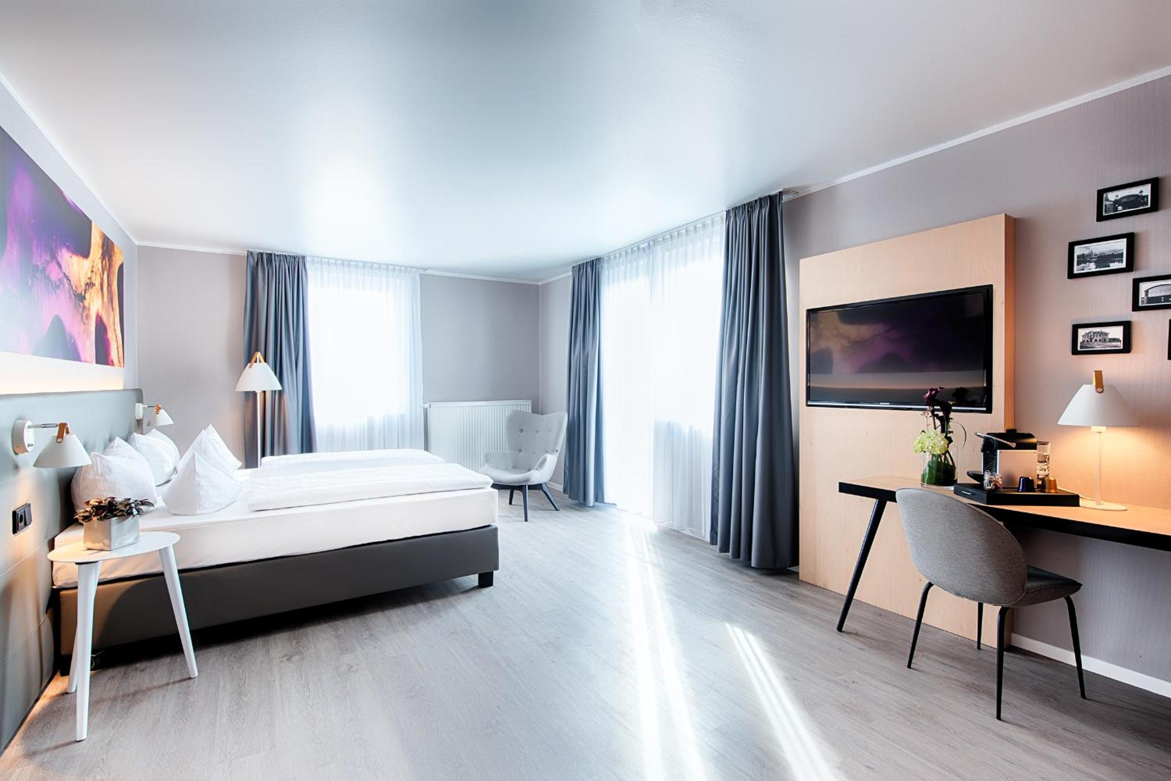 Style Double Room thumbnail 6