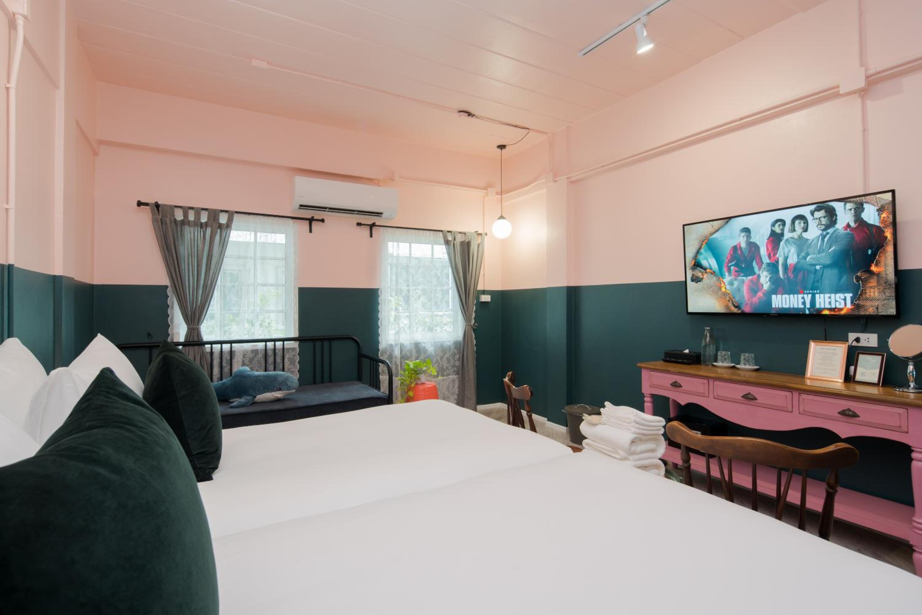 Deluxe Twin Room - Photo 8