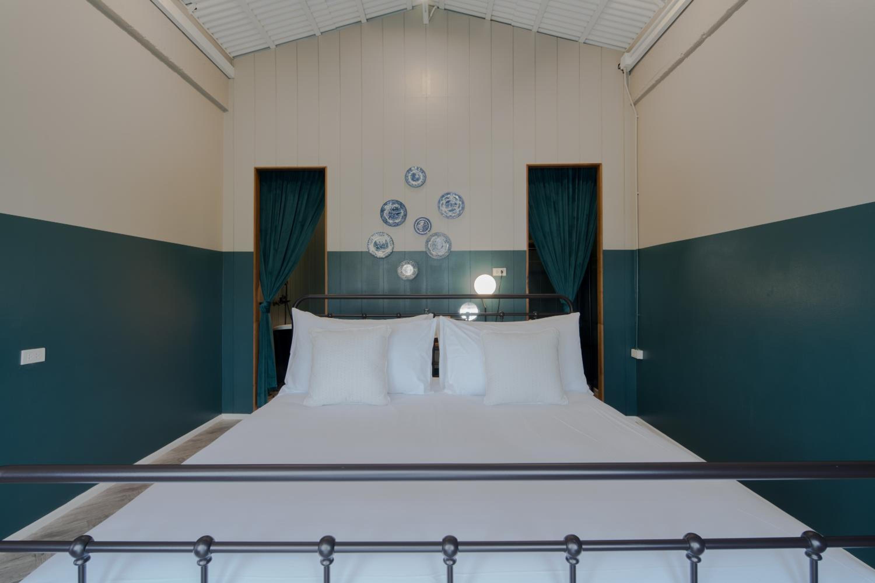 Deluxe Double Room - Photo 16