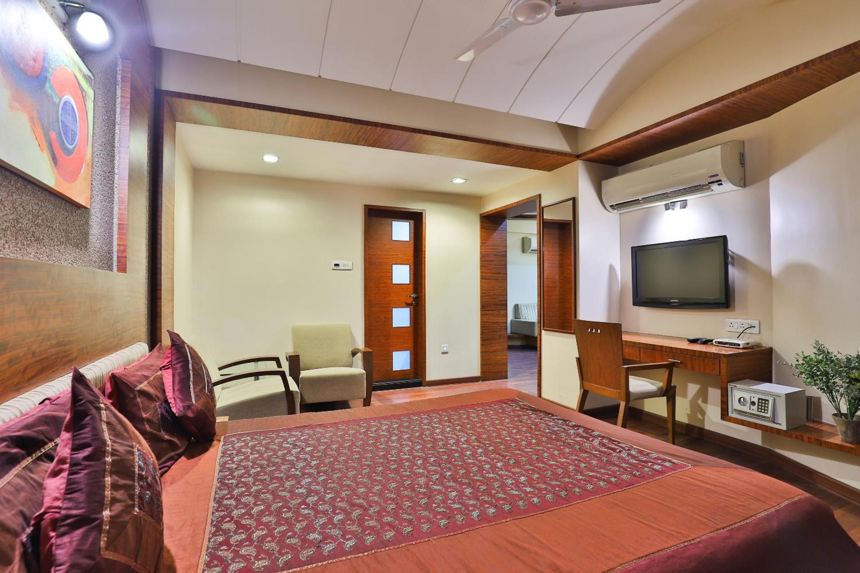 Suite - Photo 3