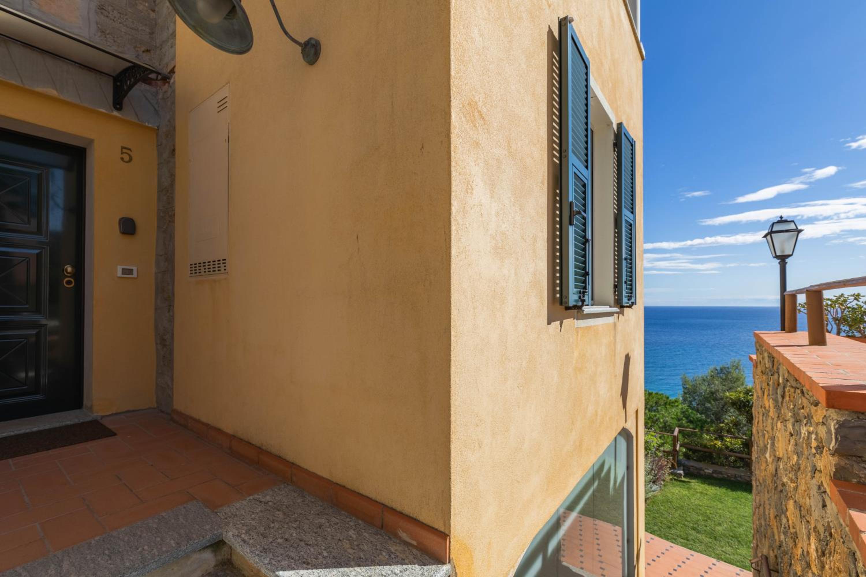 Apartment with Sea View - Photo 14