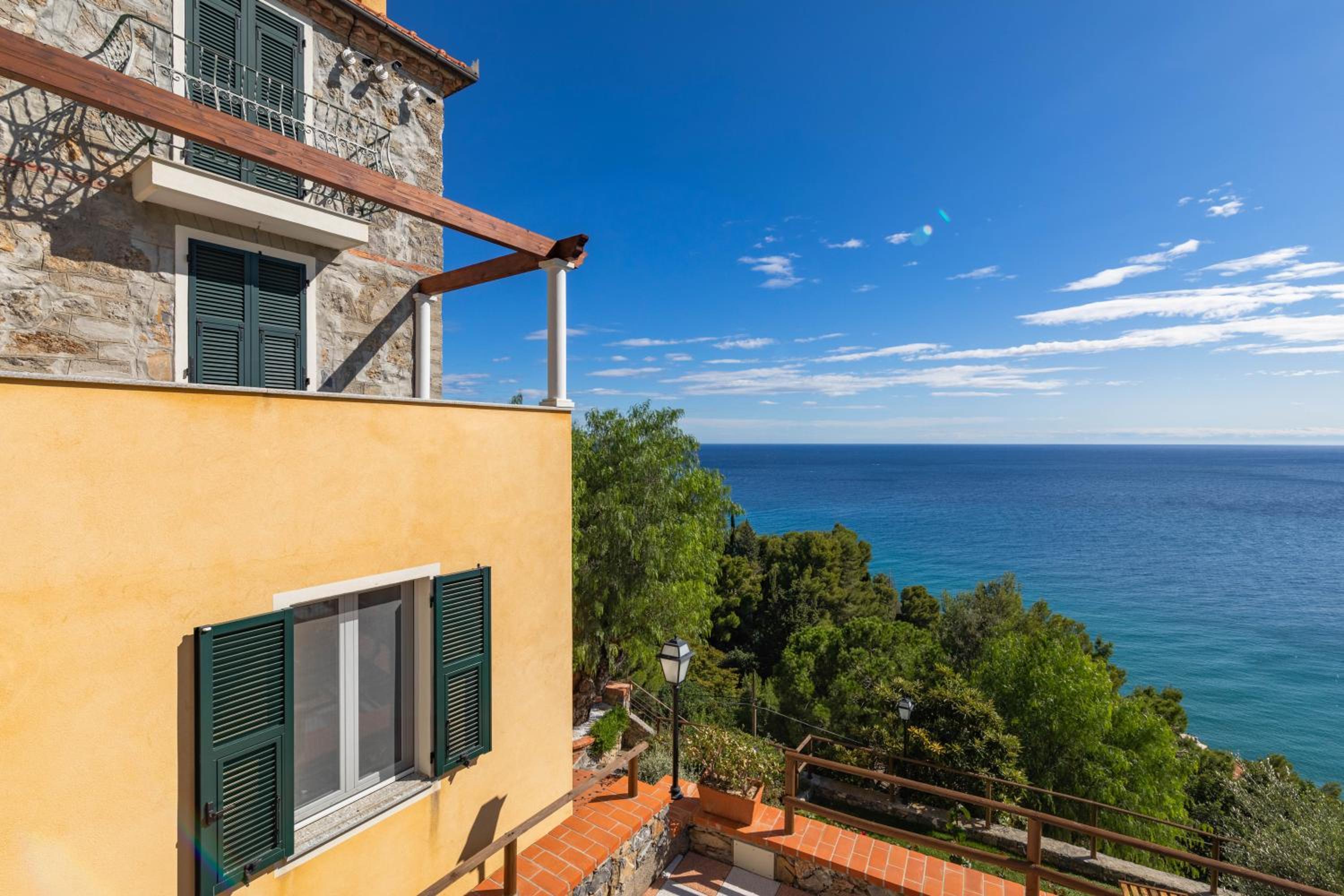 Apartment with Sea View - Photo 5