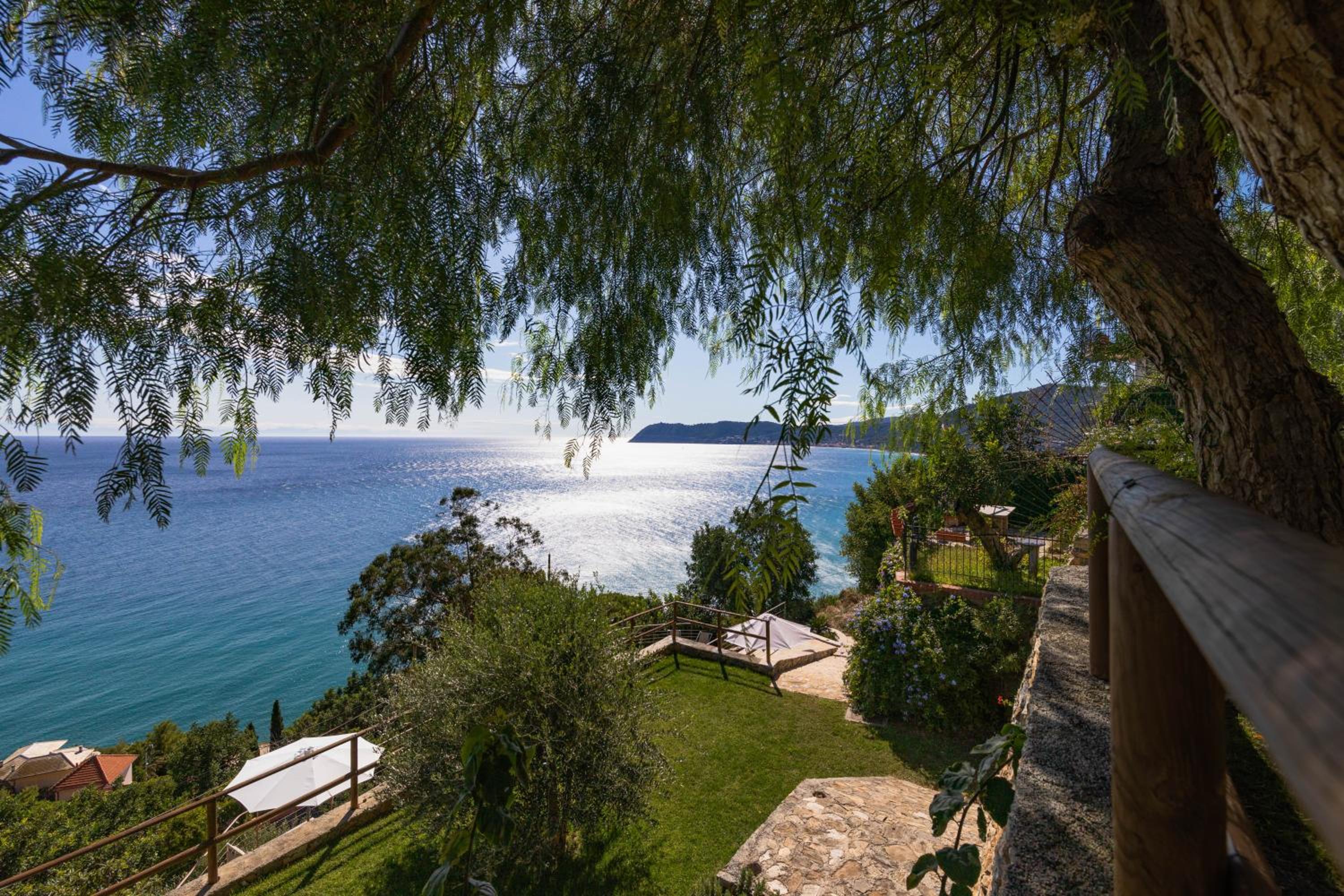 Apartment with Sea View - Photo 4
