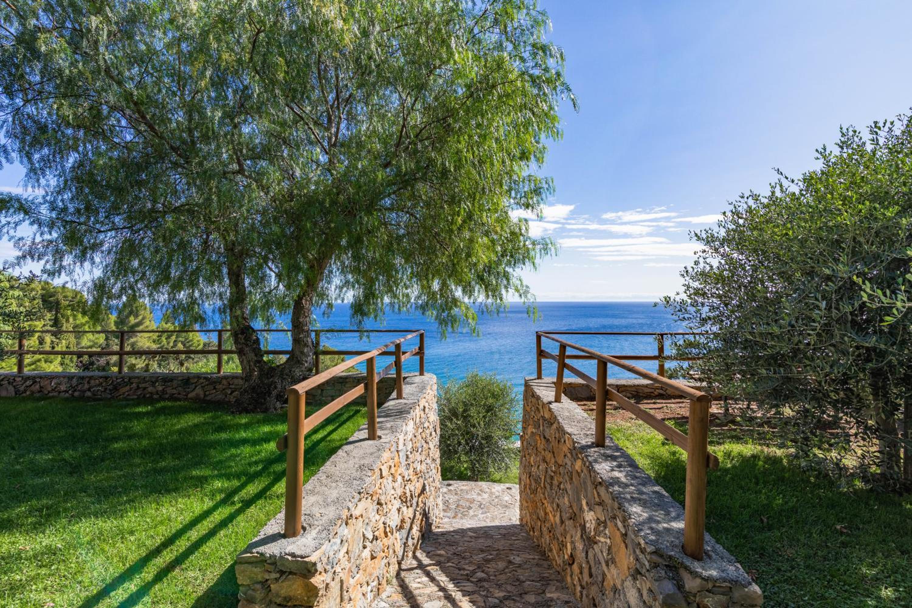 Apartment with Sea View - Photo 34