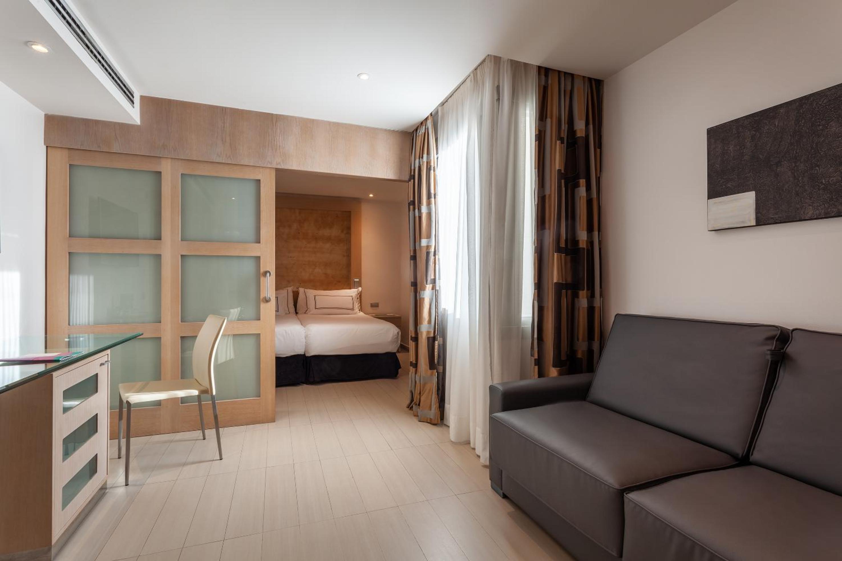 Family Room (2 Adults + 2 Children)