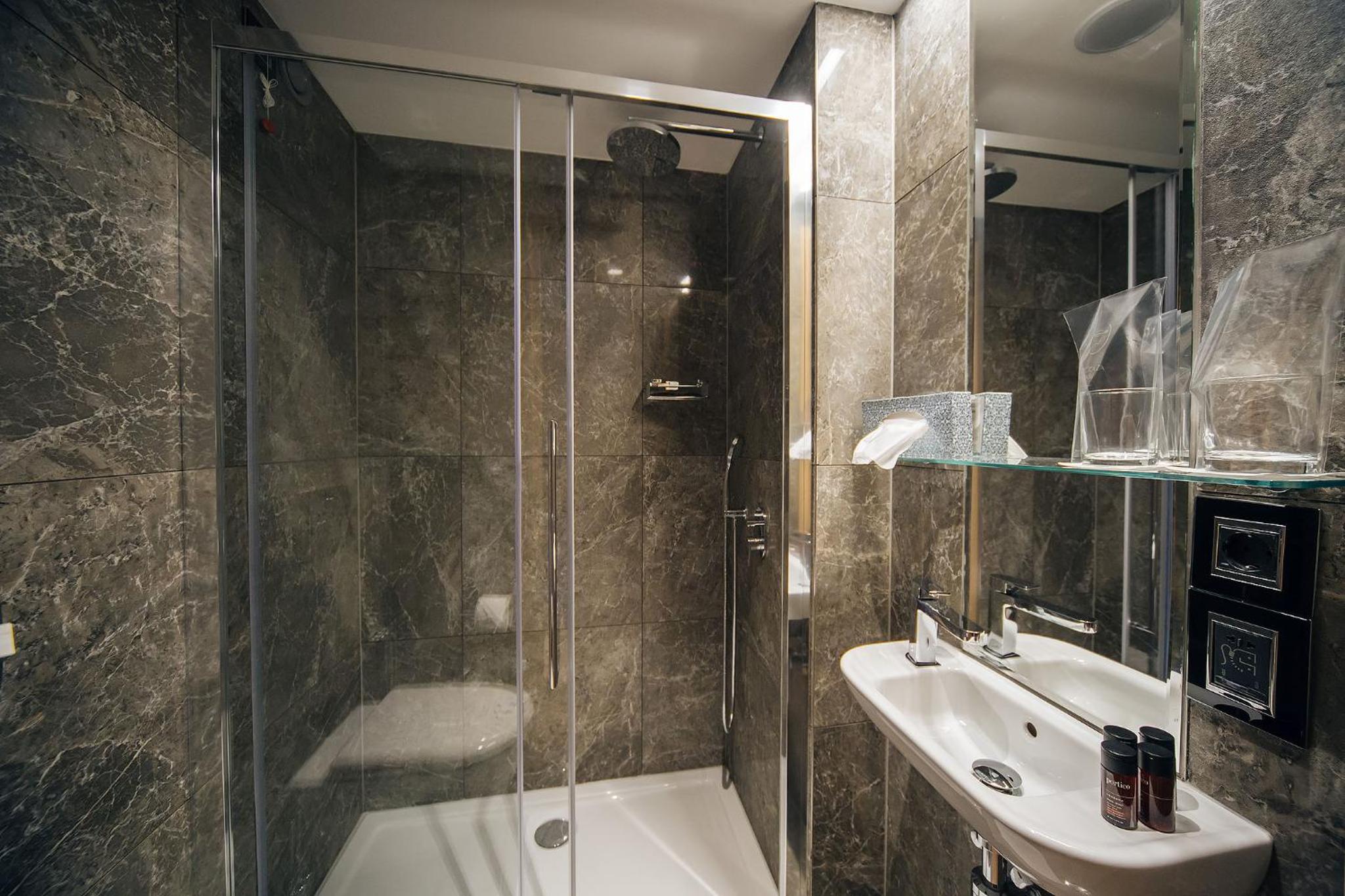 Double Room with Sea View - Photo 4