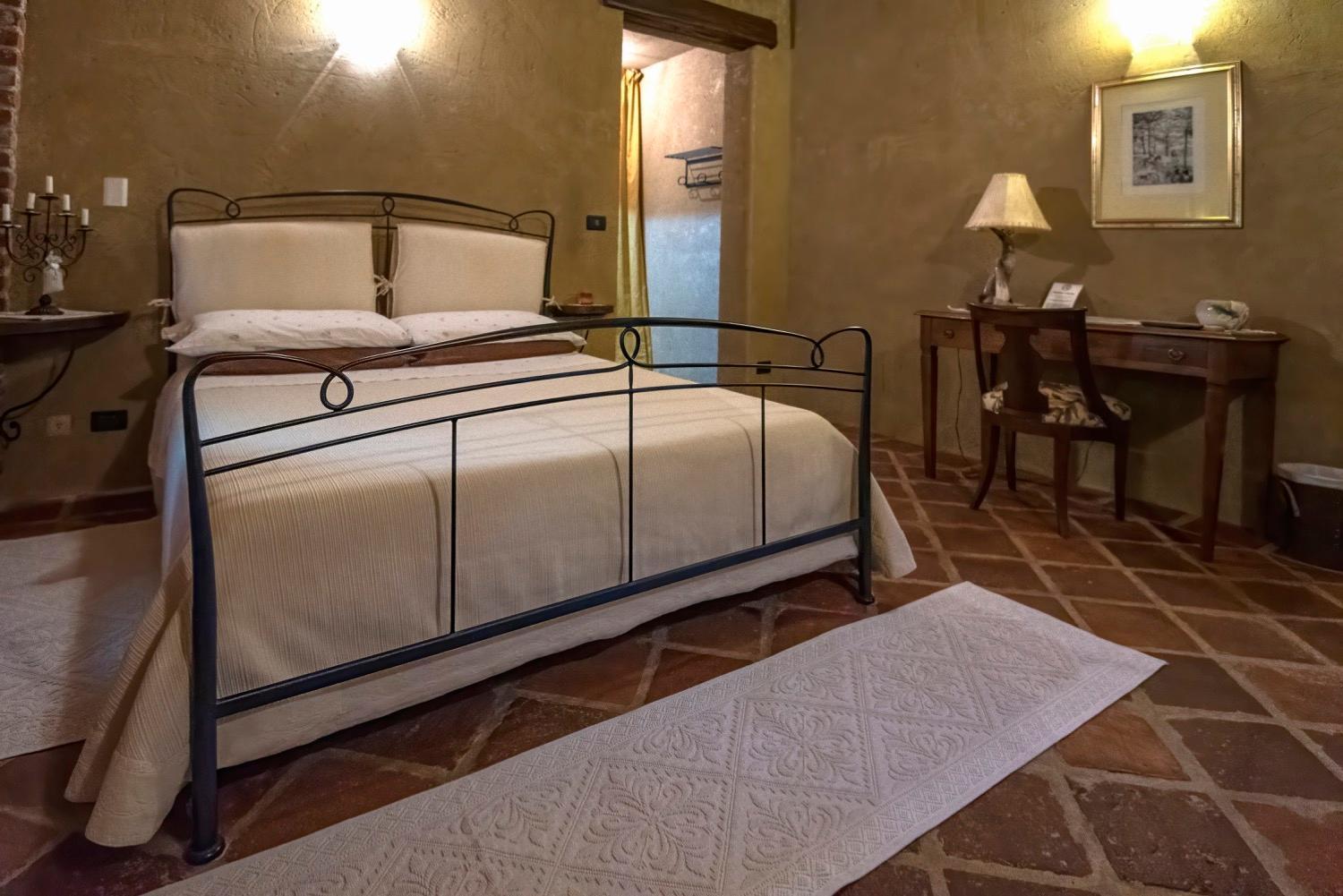Double Room - Photo 18