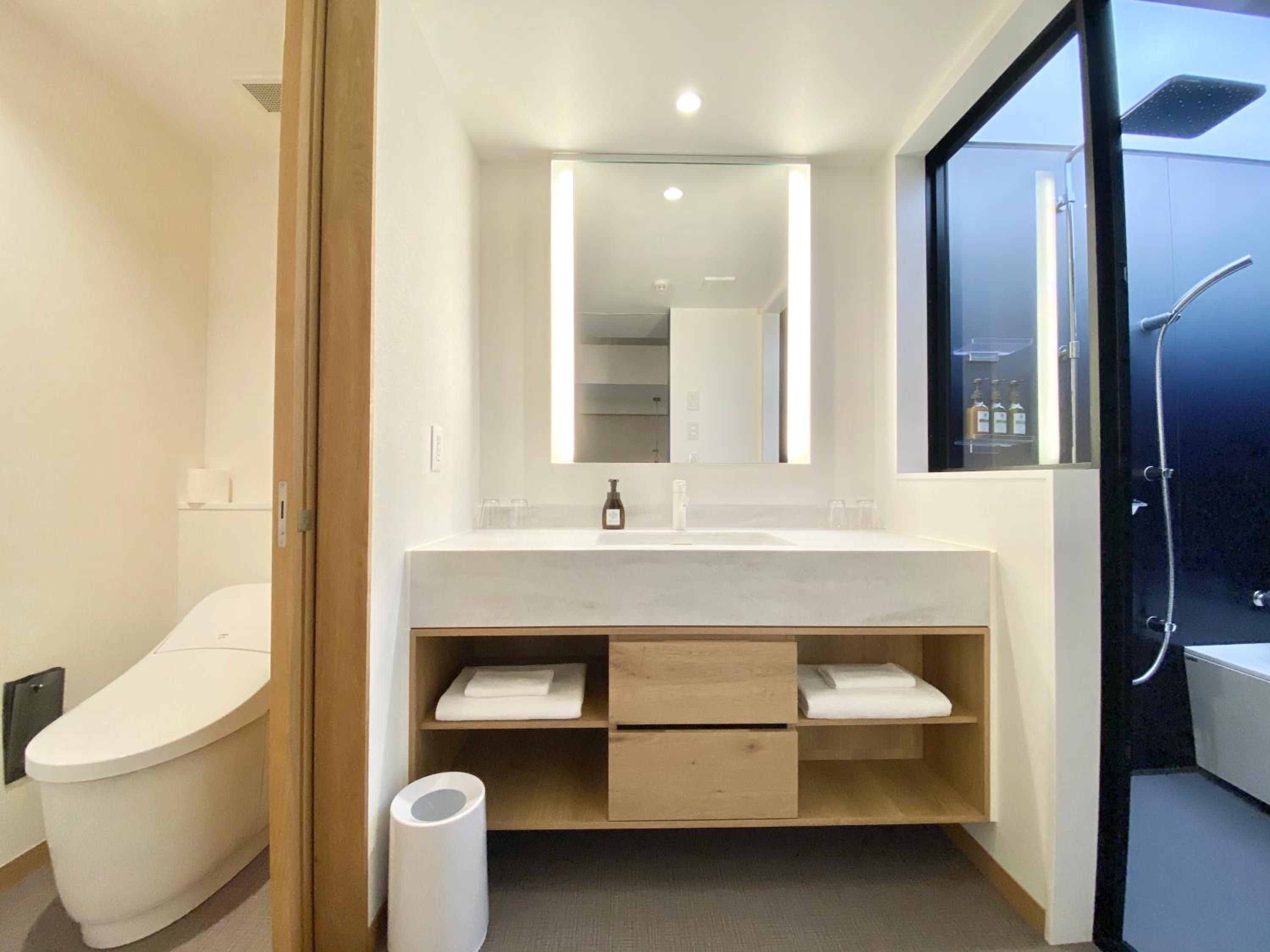 Large Twin Room - Photo 3