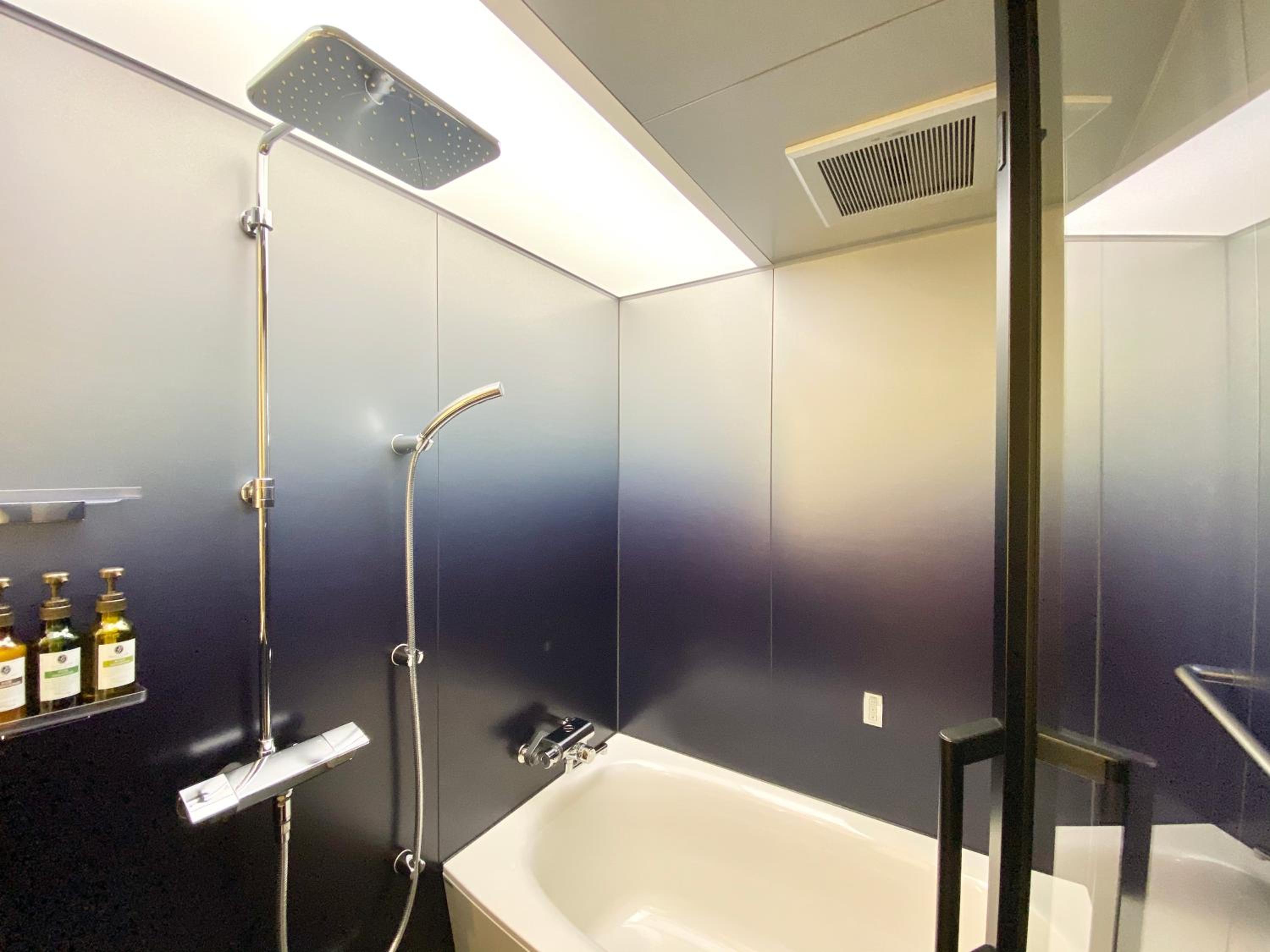 Large Twin Room - Photo 17