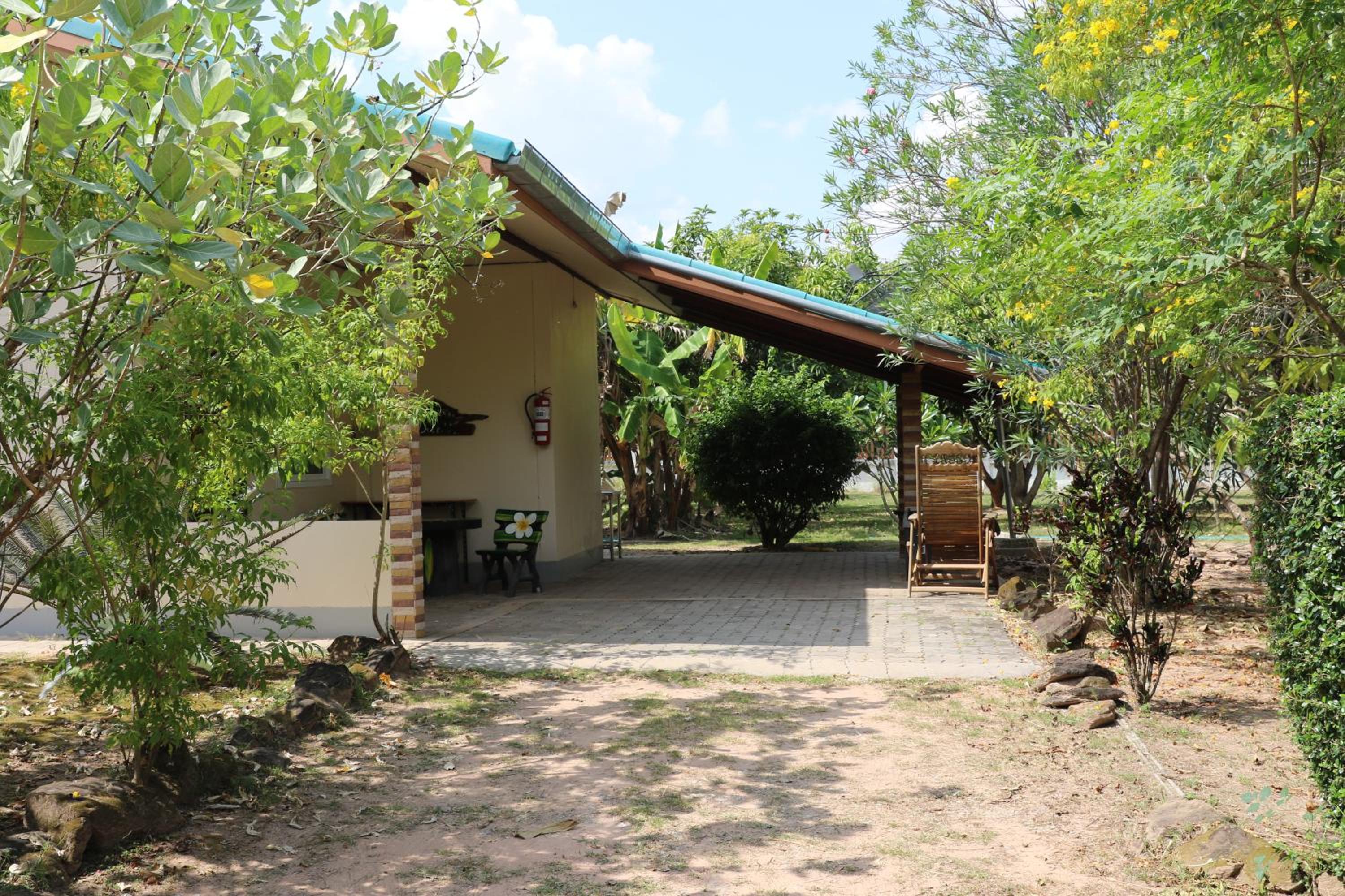 One-Bedroom Bungalow - Photo 8