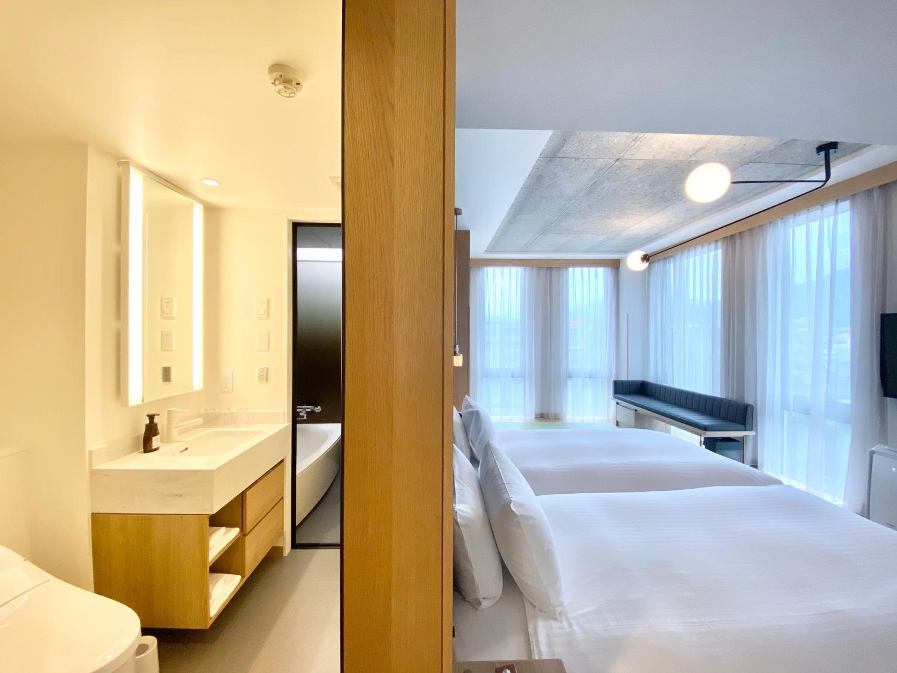 Deluxe Twin Room - Photo 15