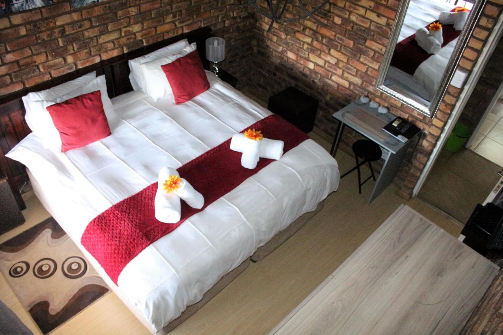 Twin/Double Room photo 2