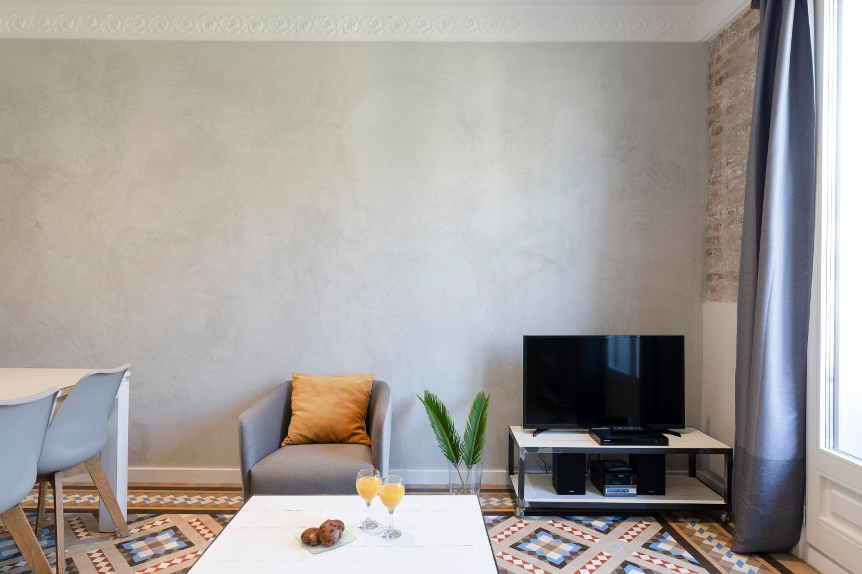 Two-Bedroom Apartment with Balcony photo 2
