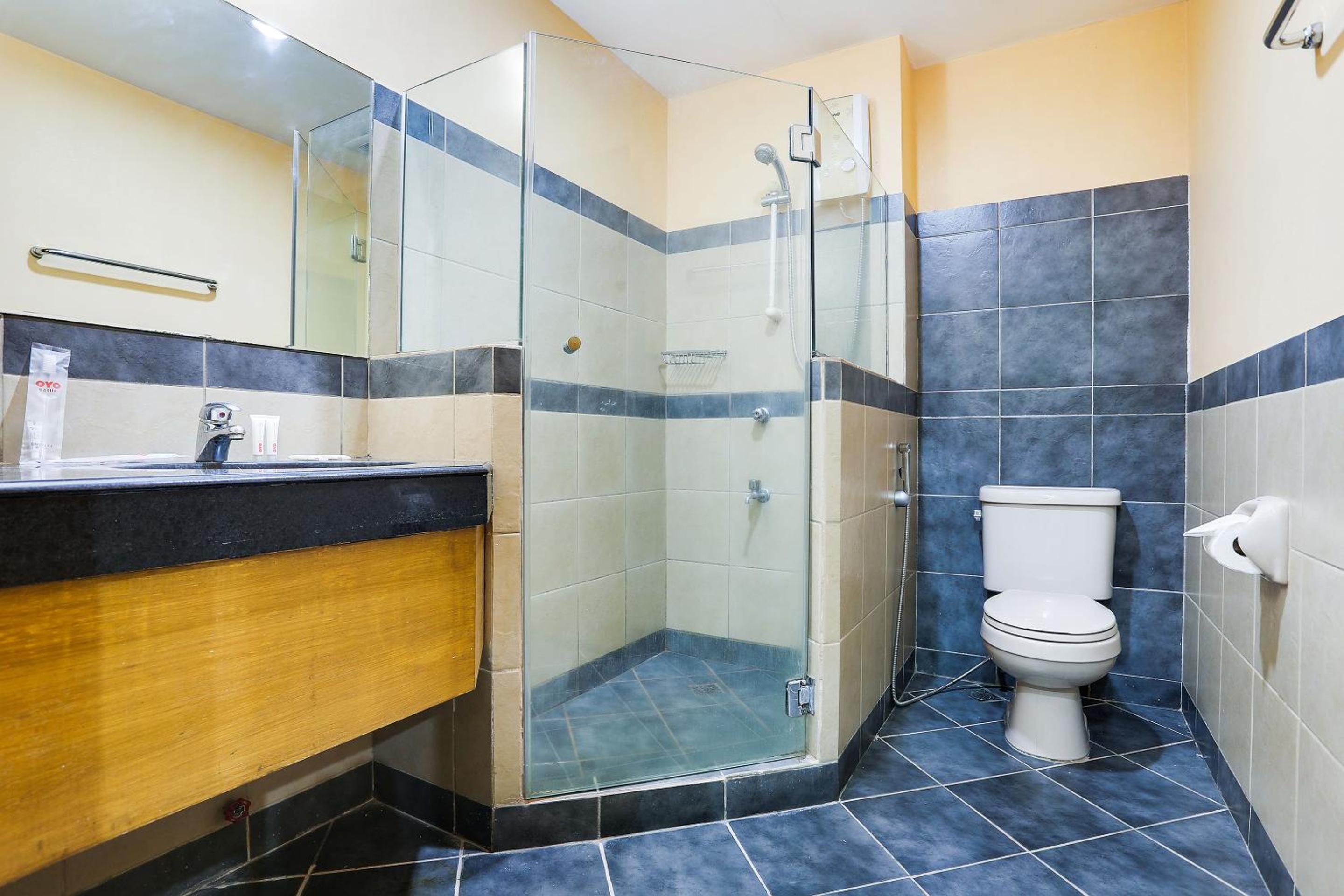 Standard Double Room - Photo 10