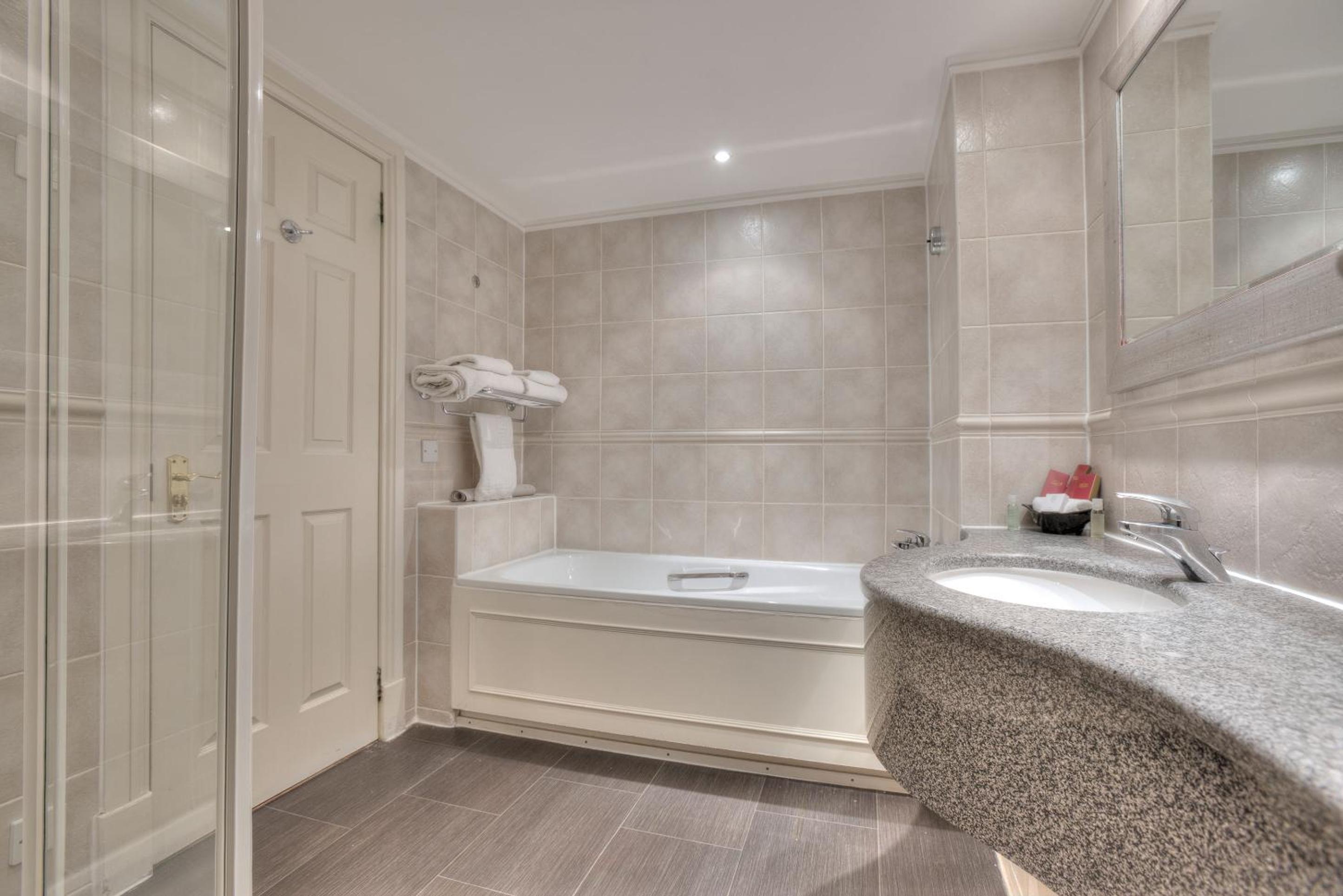 Executive Twin Room - Photo 4
