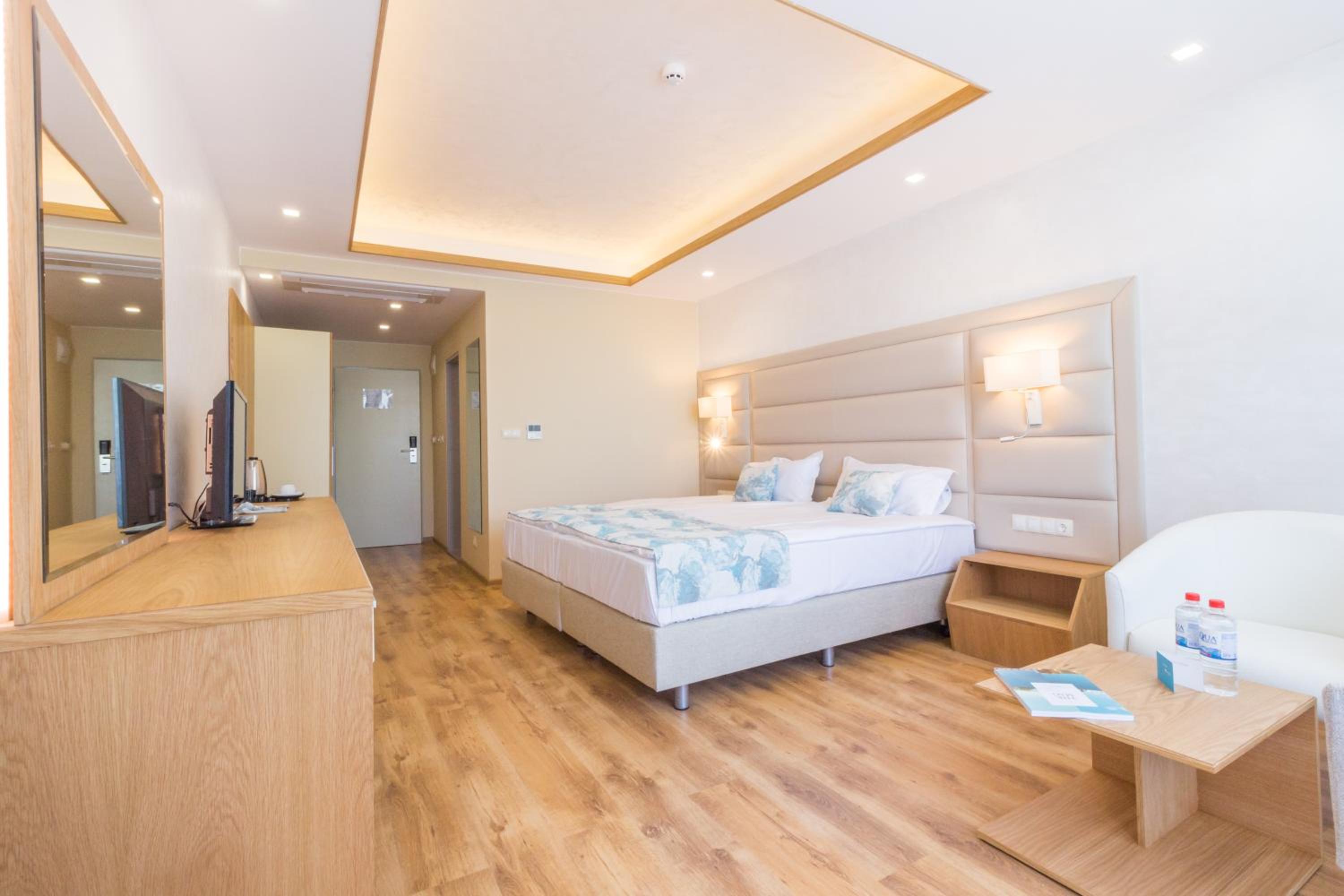 Twin Room with Balcony - Photo 1