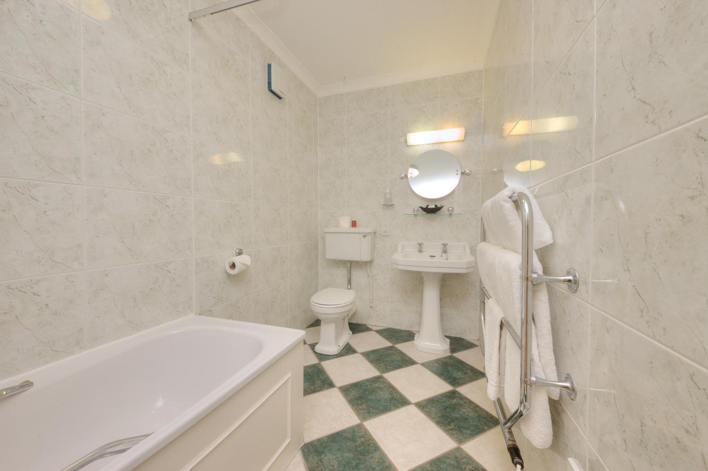 Suite - Photo 2