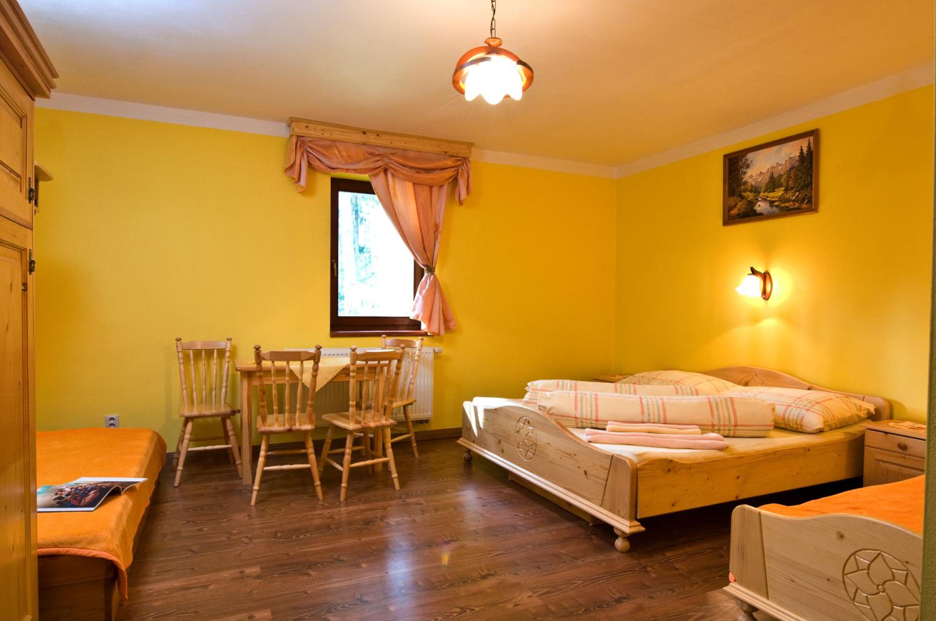 Triple Room with Private Bathroom photo 2