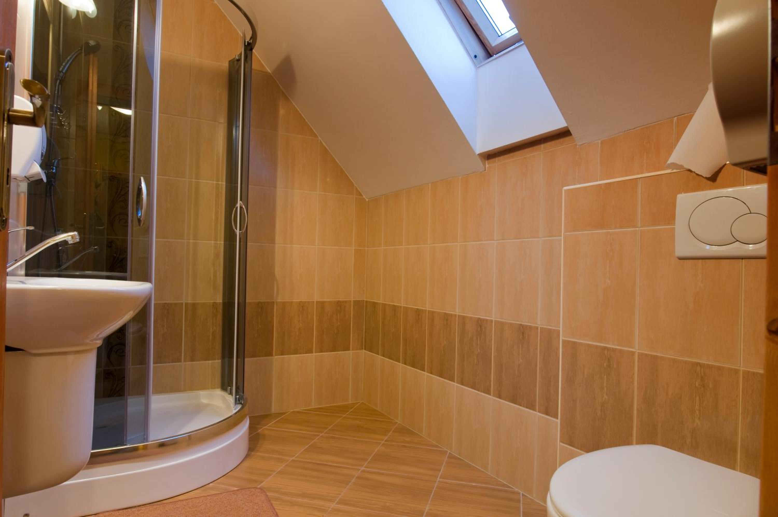 Comfort Triple Room with Shower photo 3