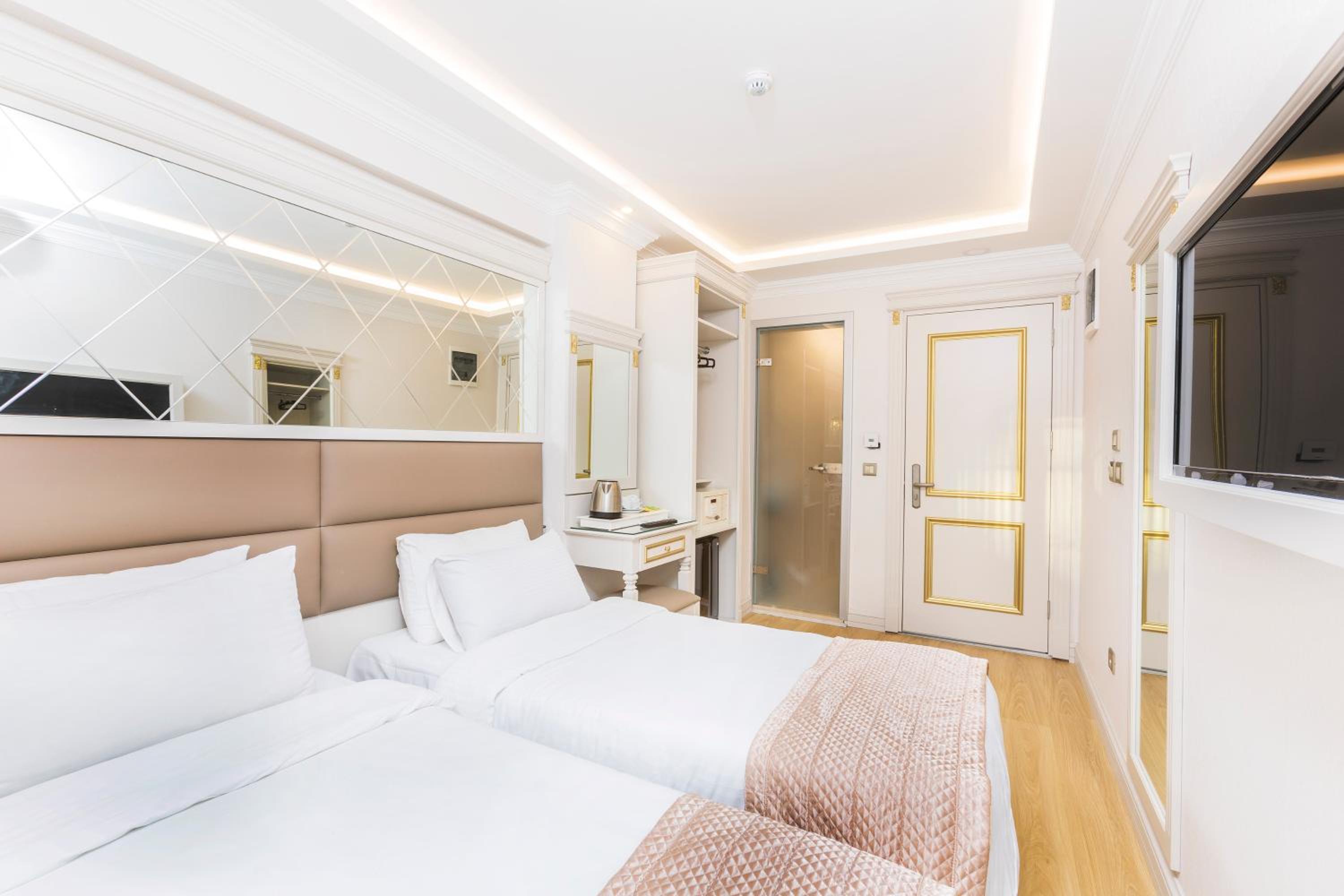Standard Double or Twin Room photo 2