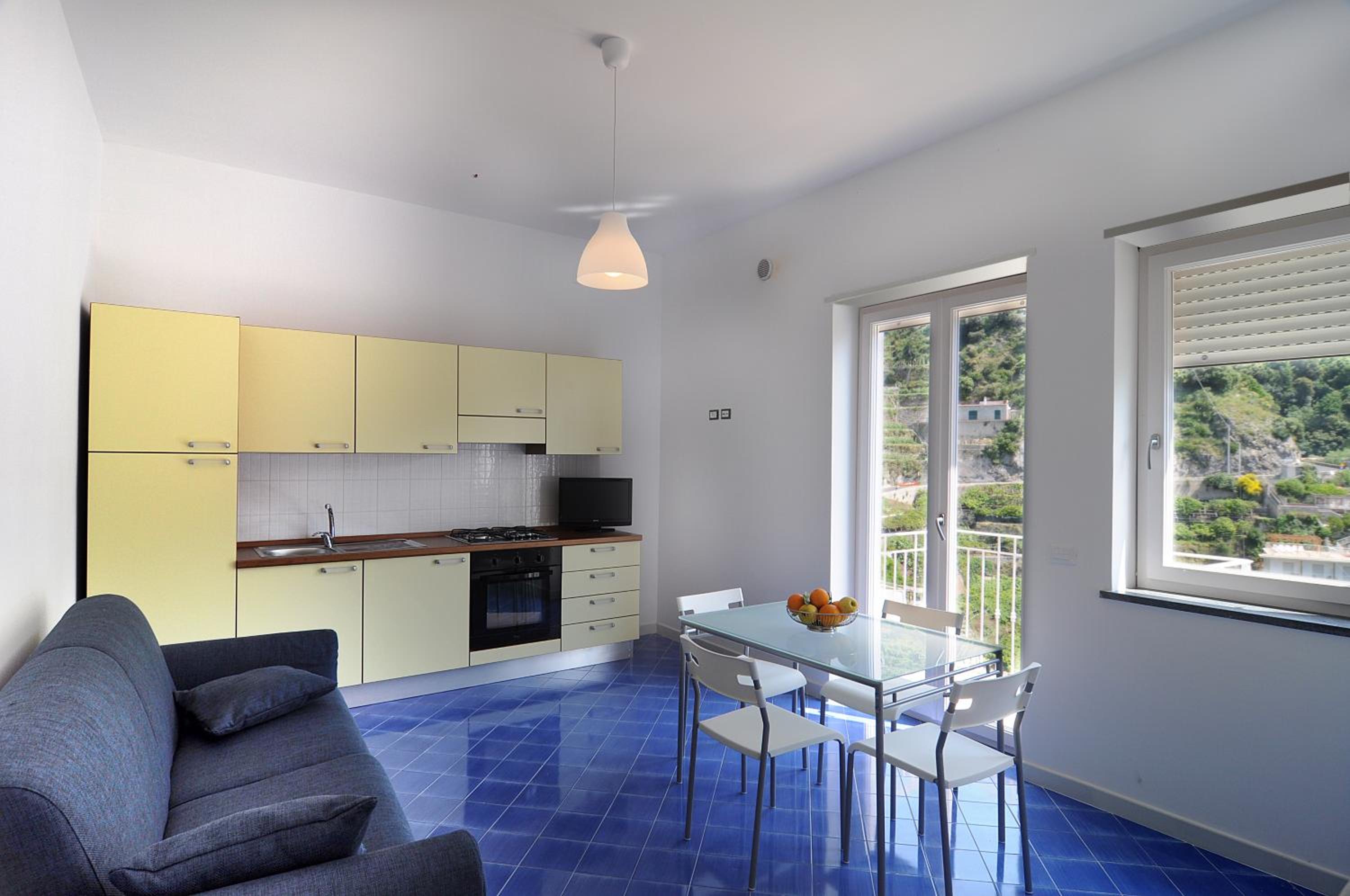 One-Bedroom Apartment with Sea View - Photo 2
