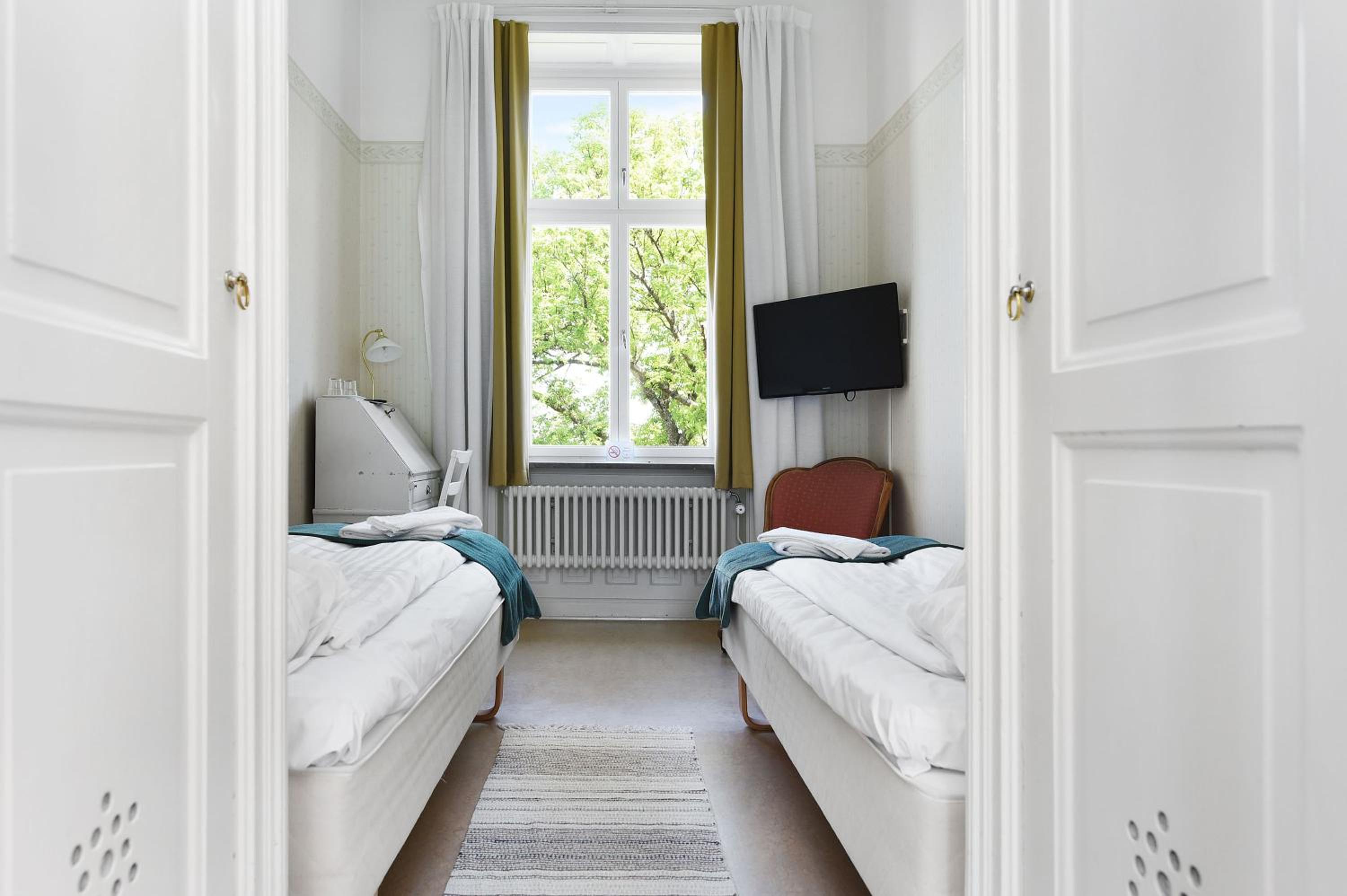 Economy Double or Twin Room with Sea View - Shared Bathroom