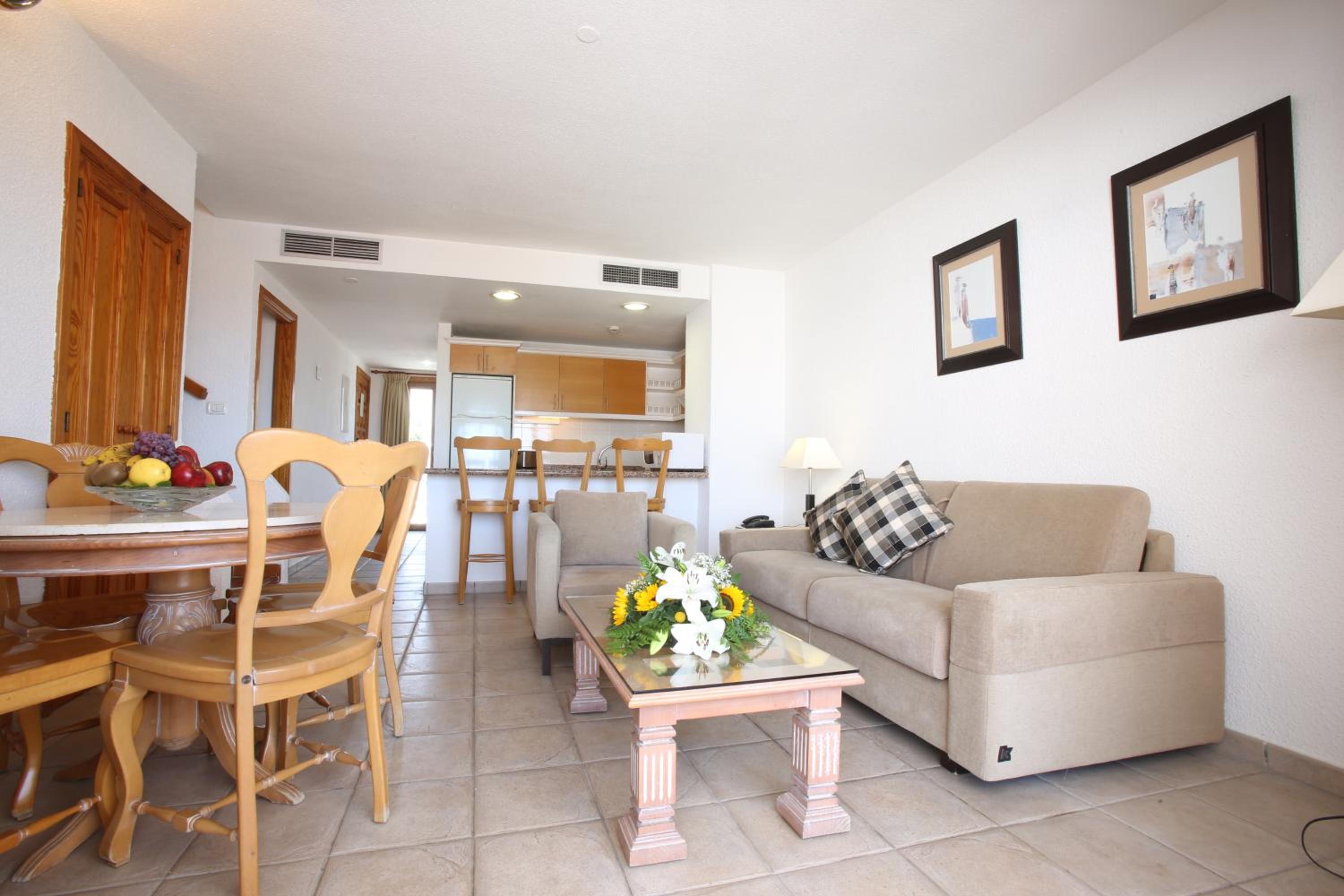 One-Bedroom Apartment with Sea View photo 2