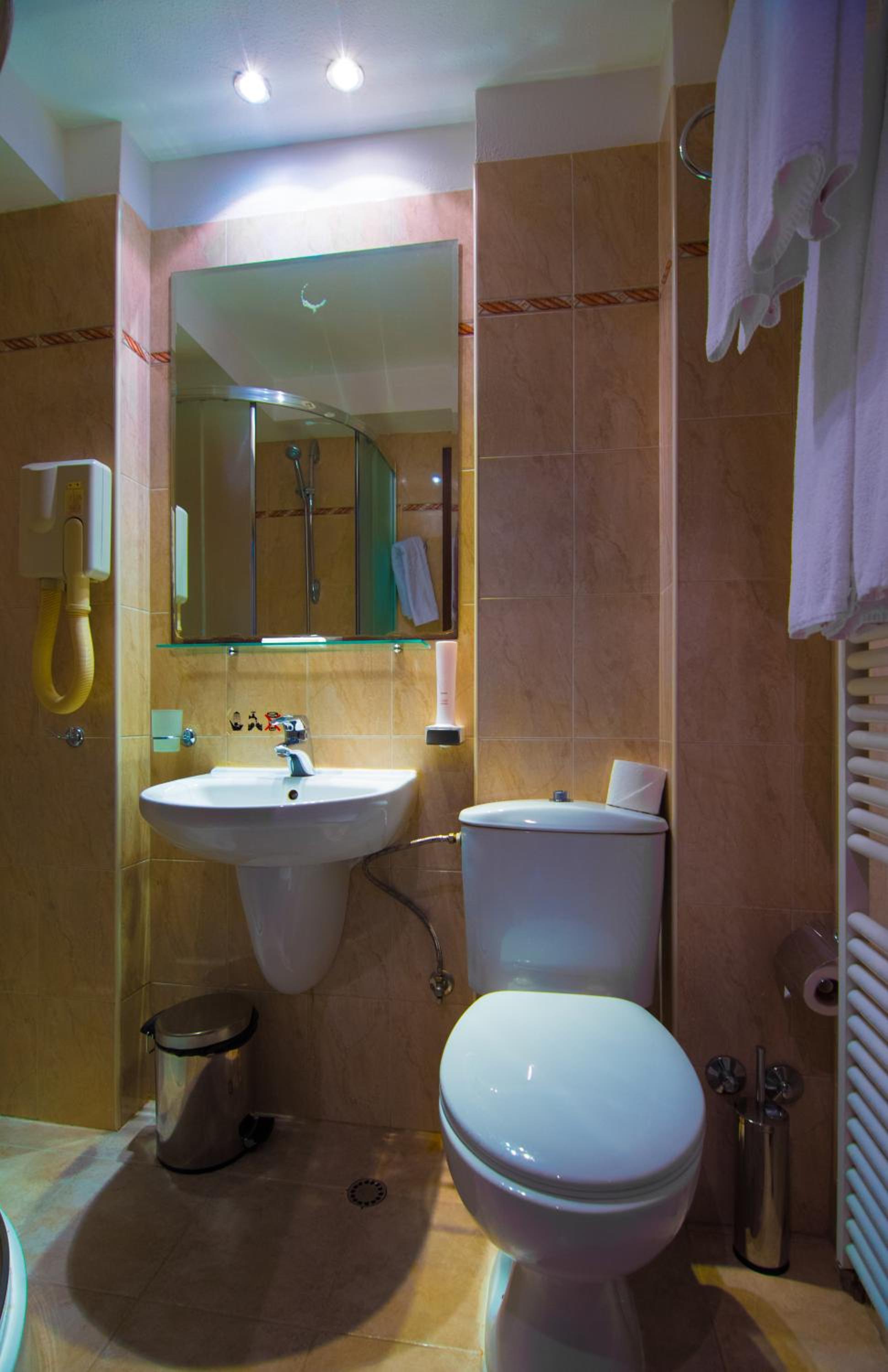 Standard Double or Twin Room with Free coffee and tea facilities photo 2