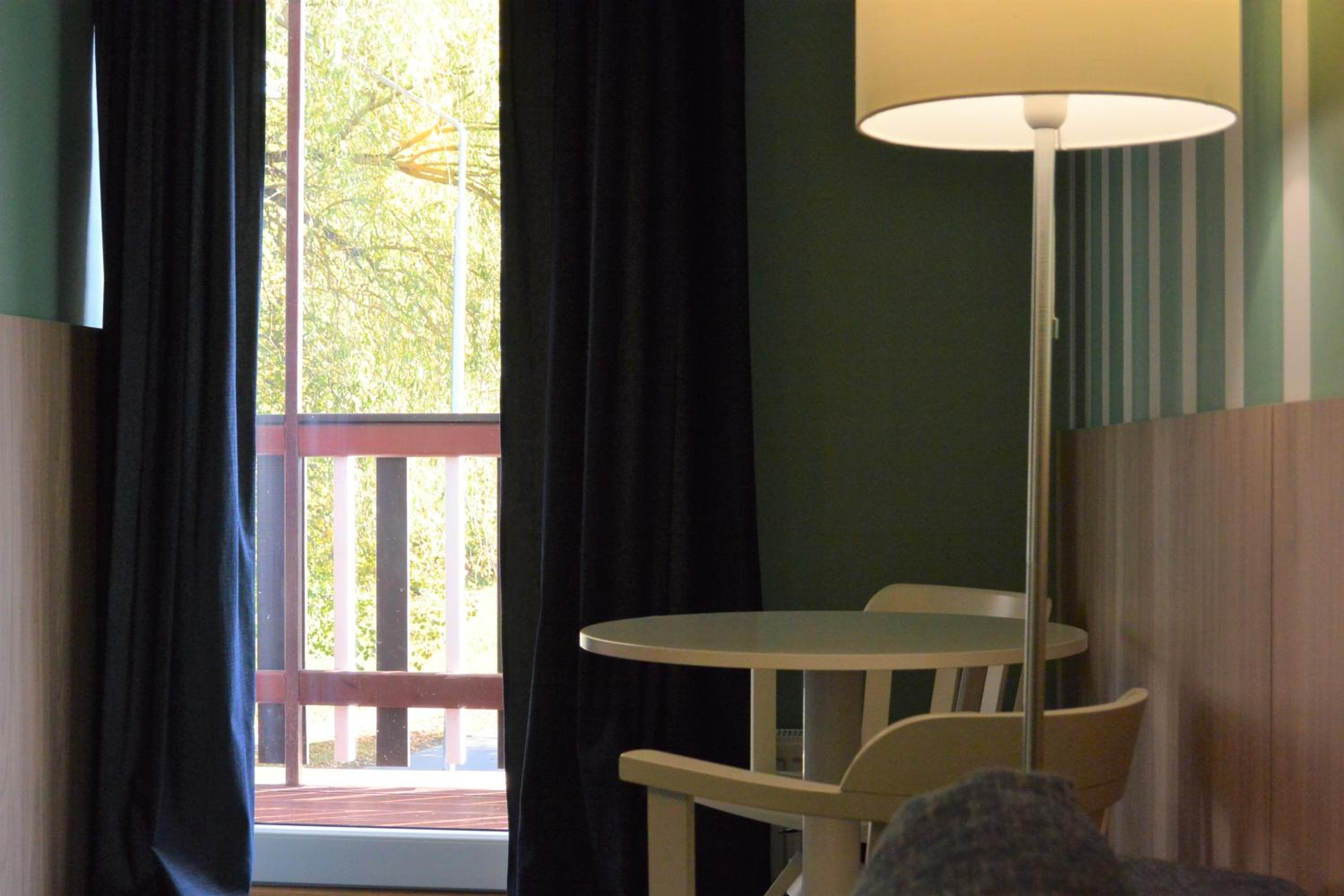 Large Double Room with Balcony - Photo 9