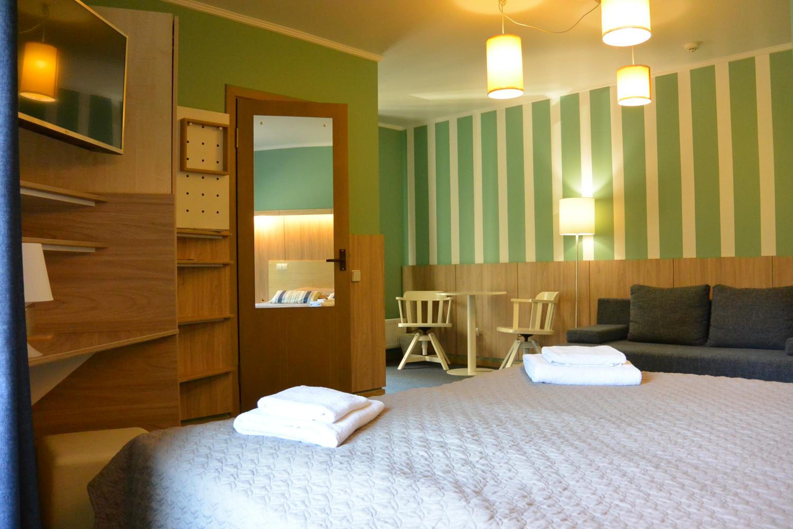 Large Double Room with Balcony - Photo 1