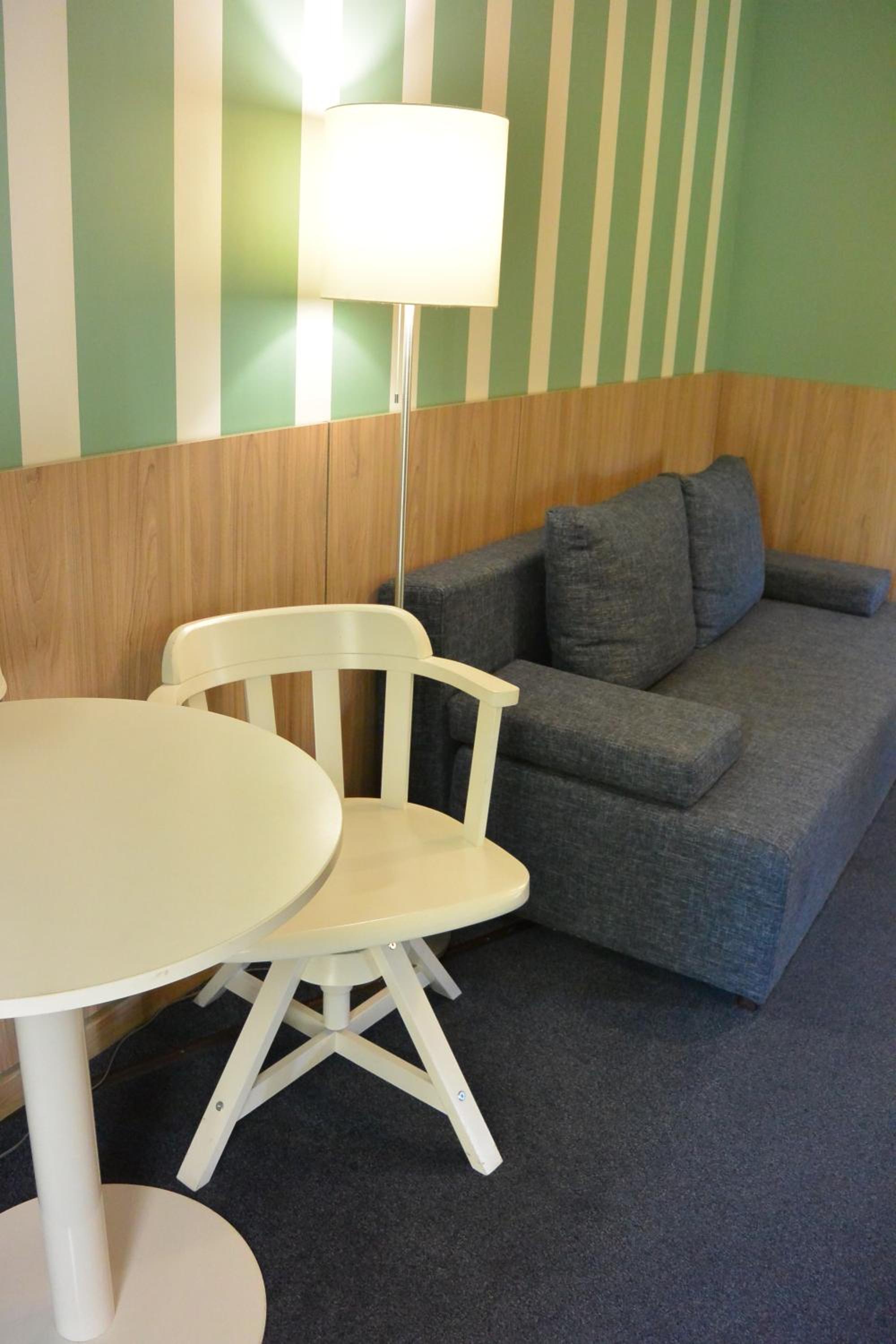 Large Double Room with Balcony - Photo 7