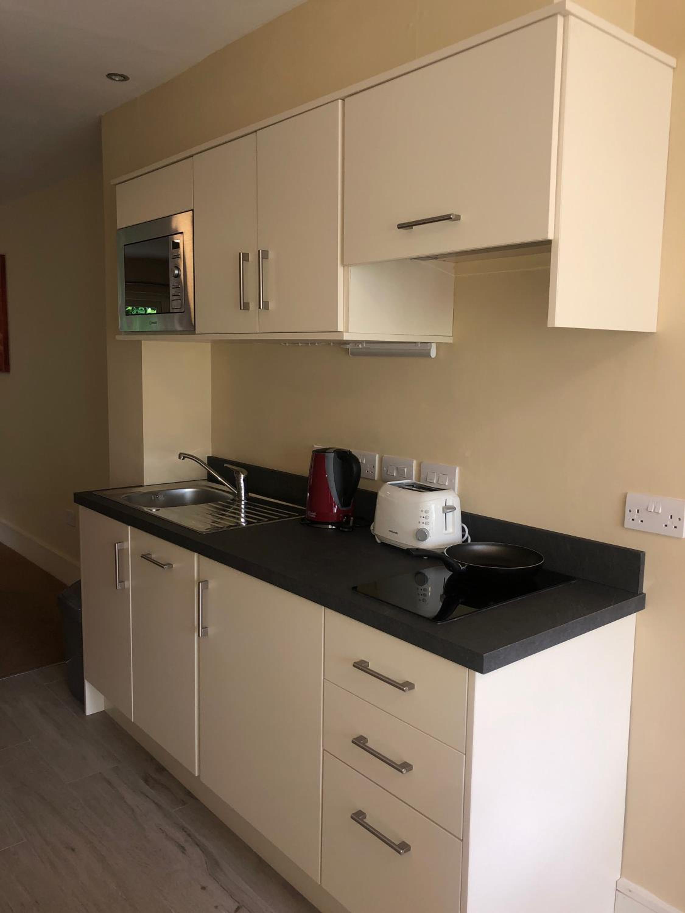 Garden Lodge Two-Bedrooms with Kitchenette - Photo 3